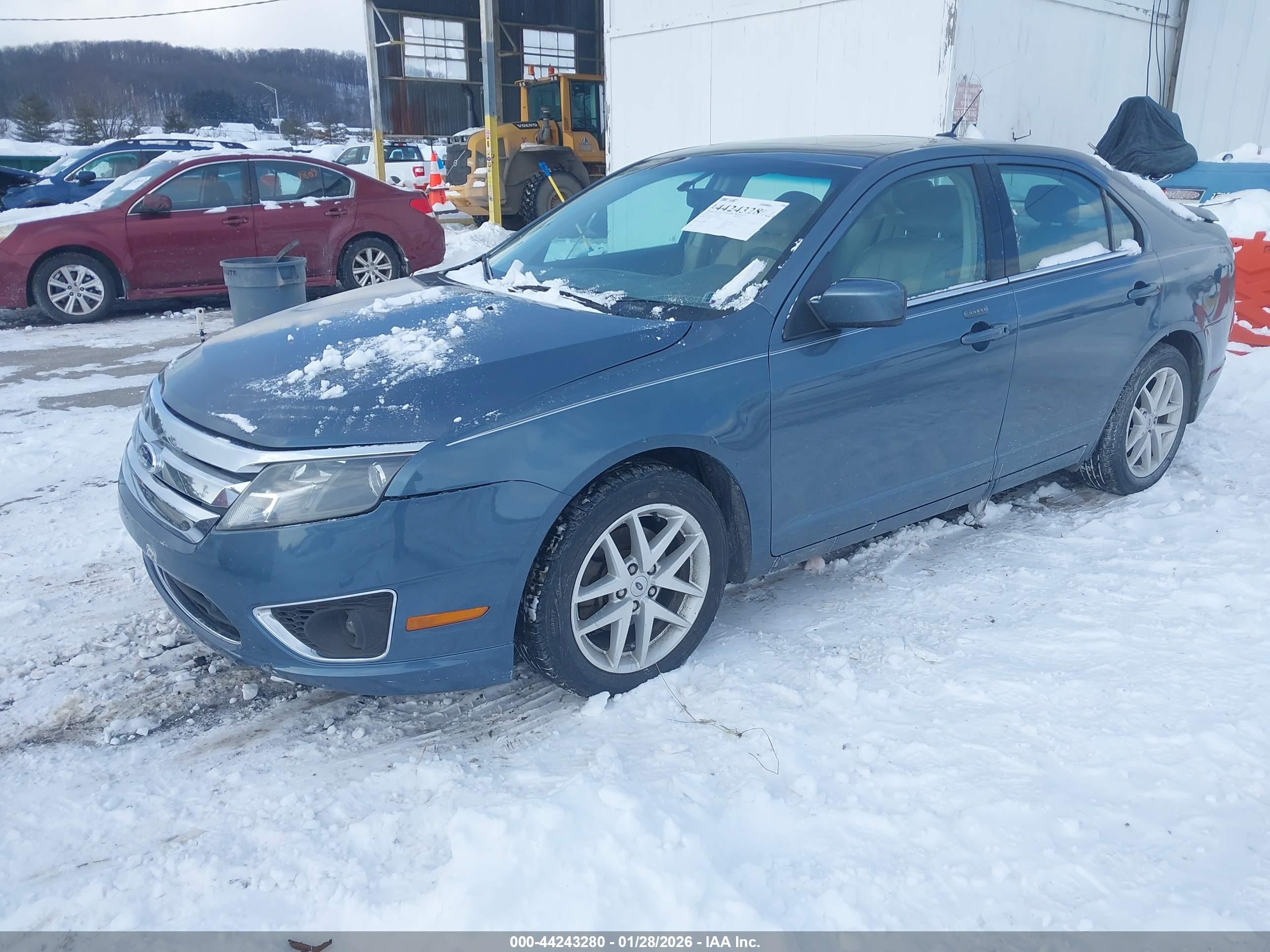 FORD FUSION image 2