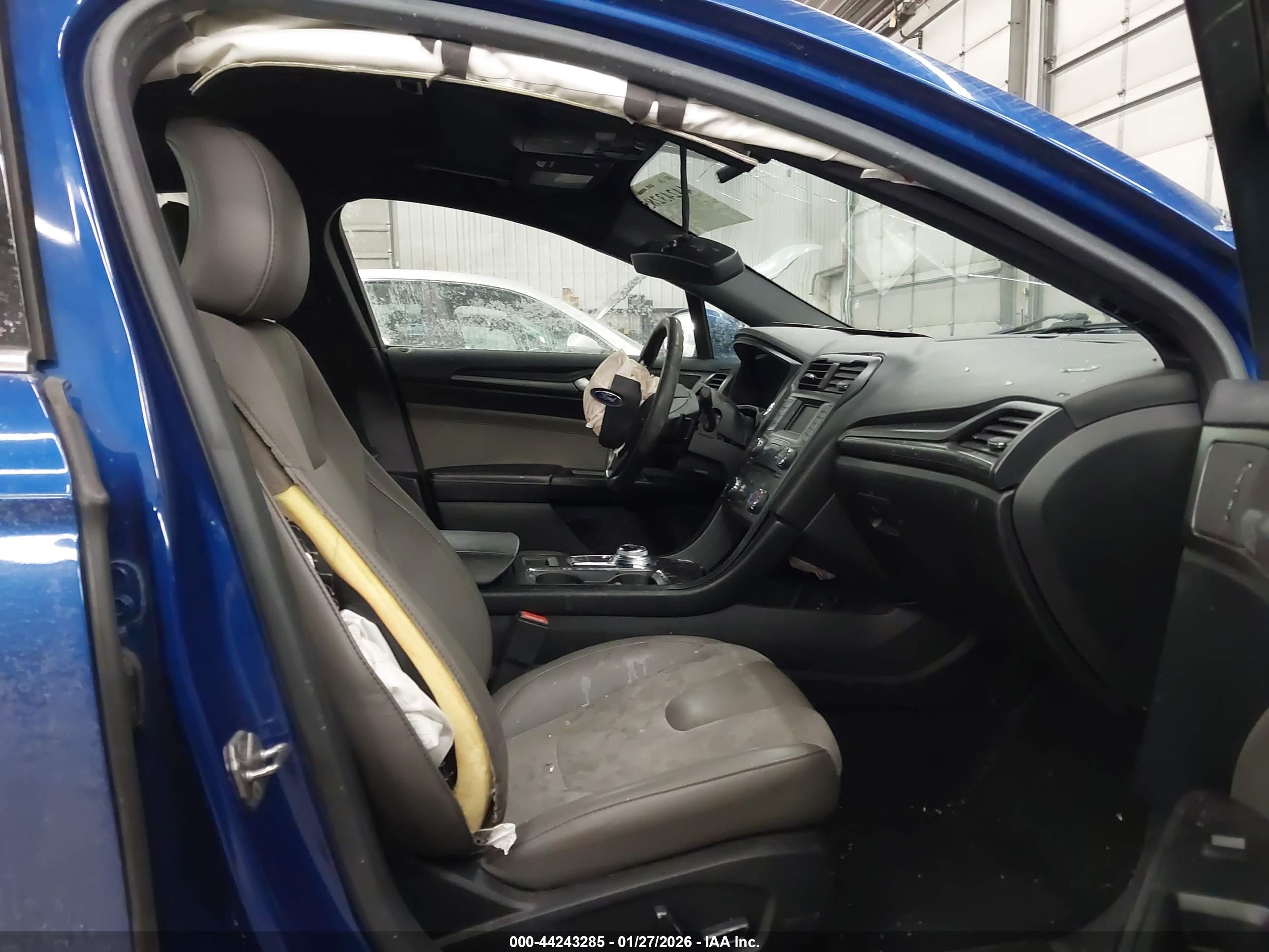 FORD FUSION image 5