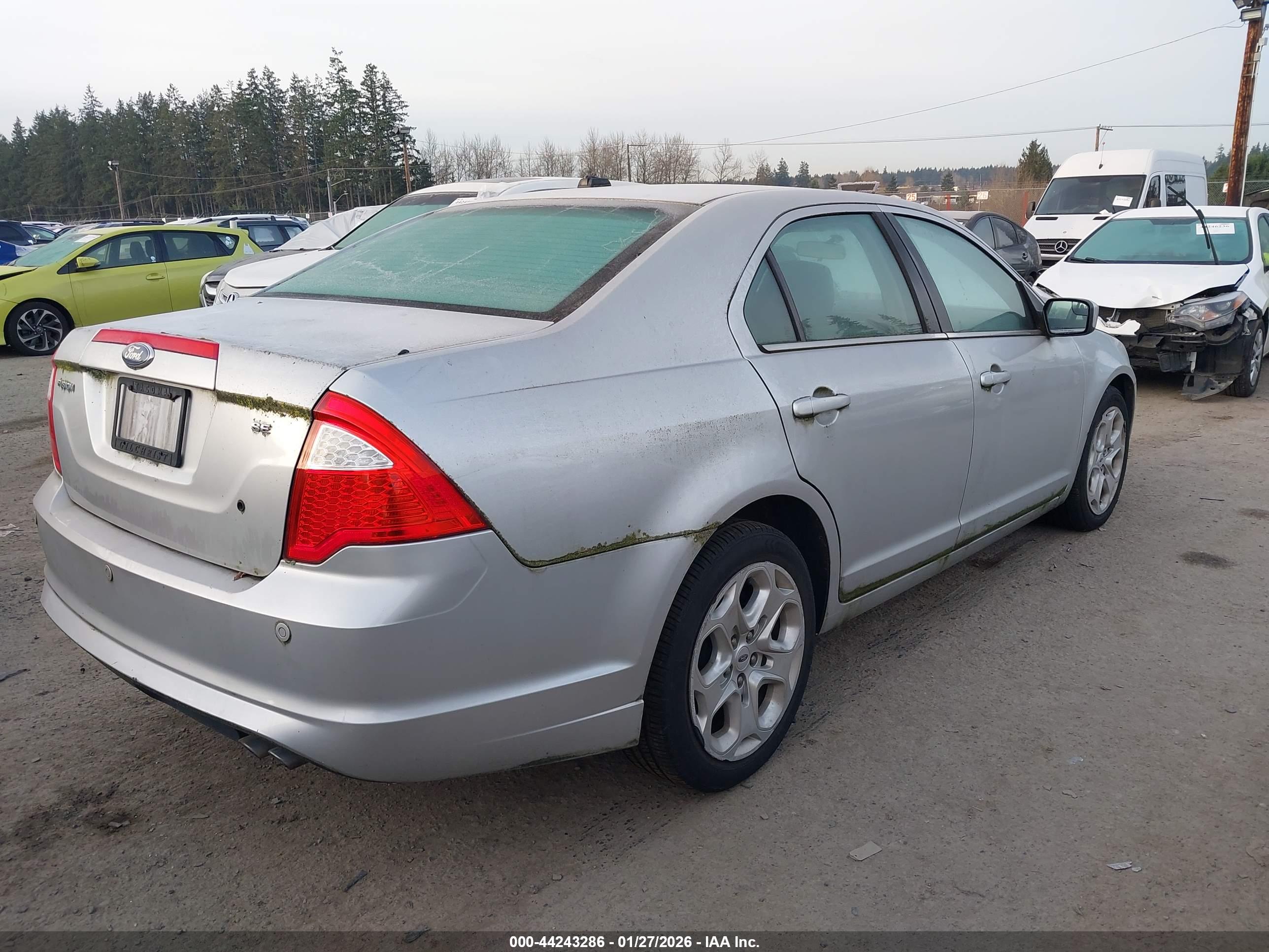FORD FUSION image 4