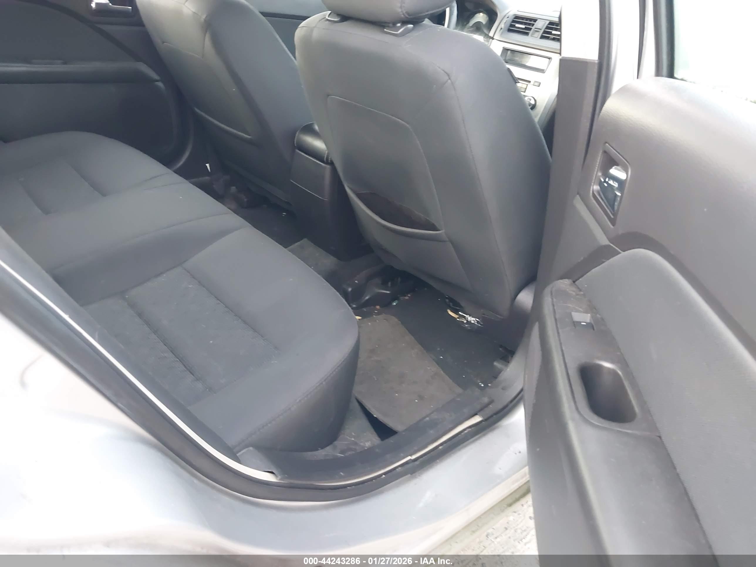 FORD FUSION image 8