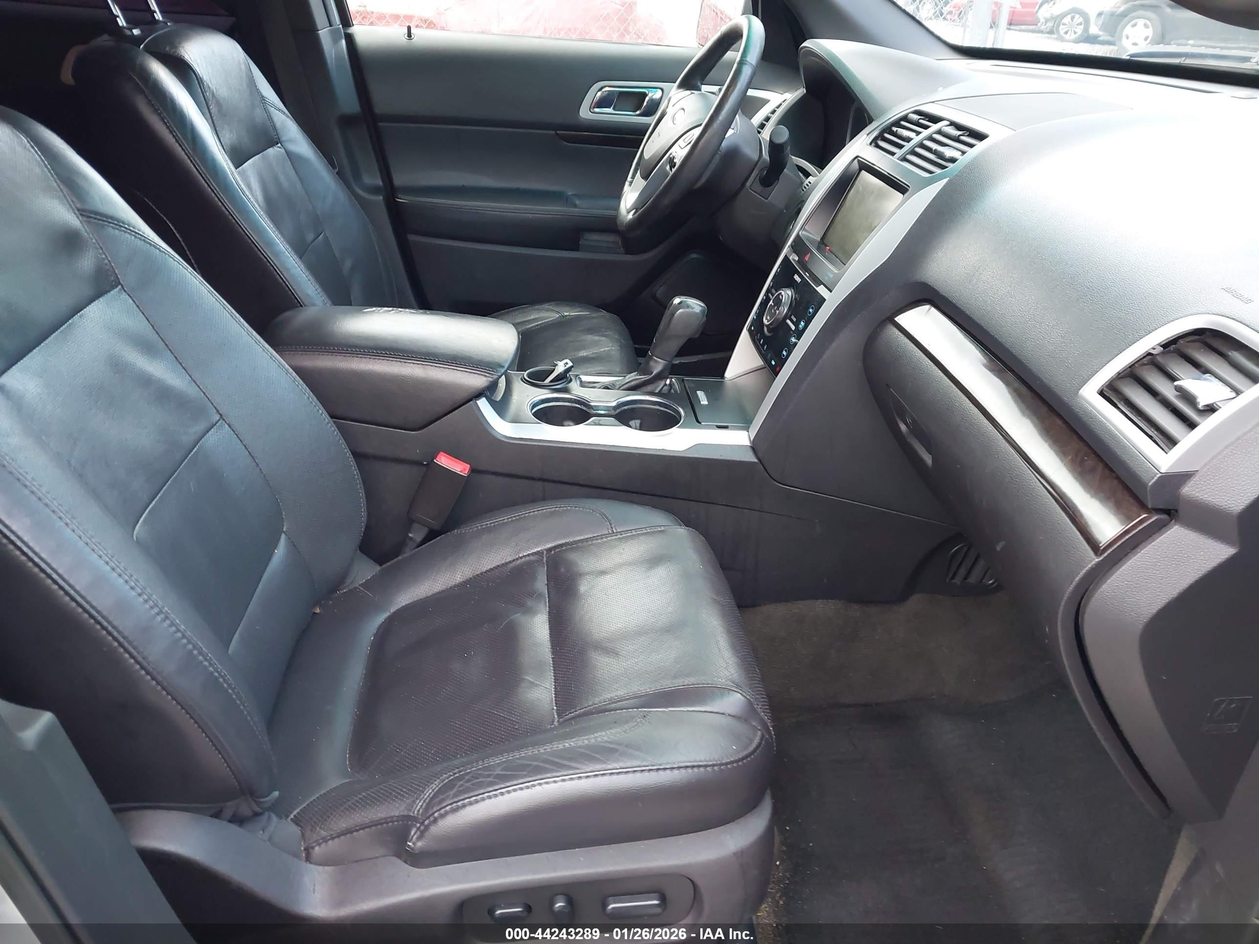 FORD EXPLORER image 5