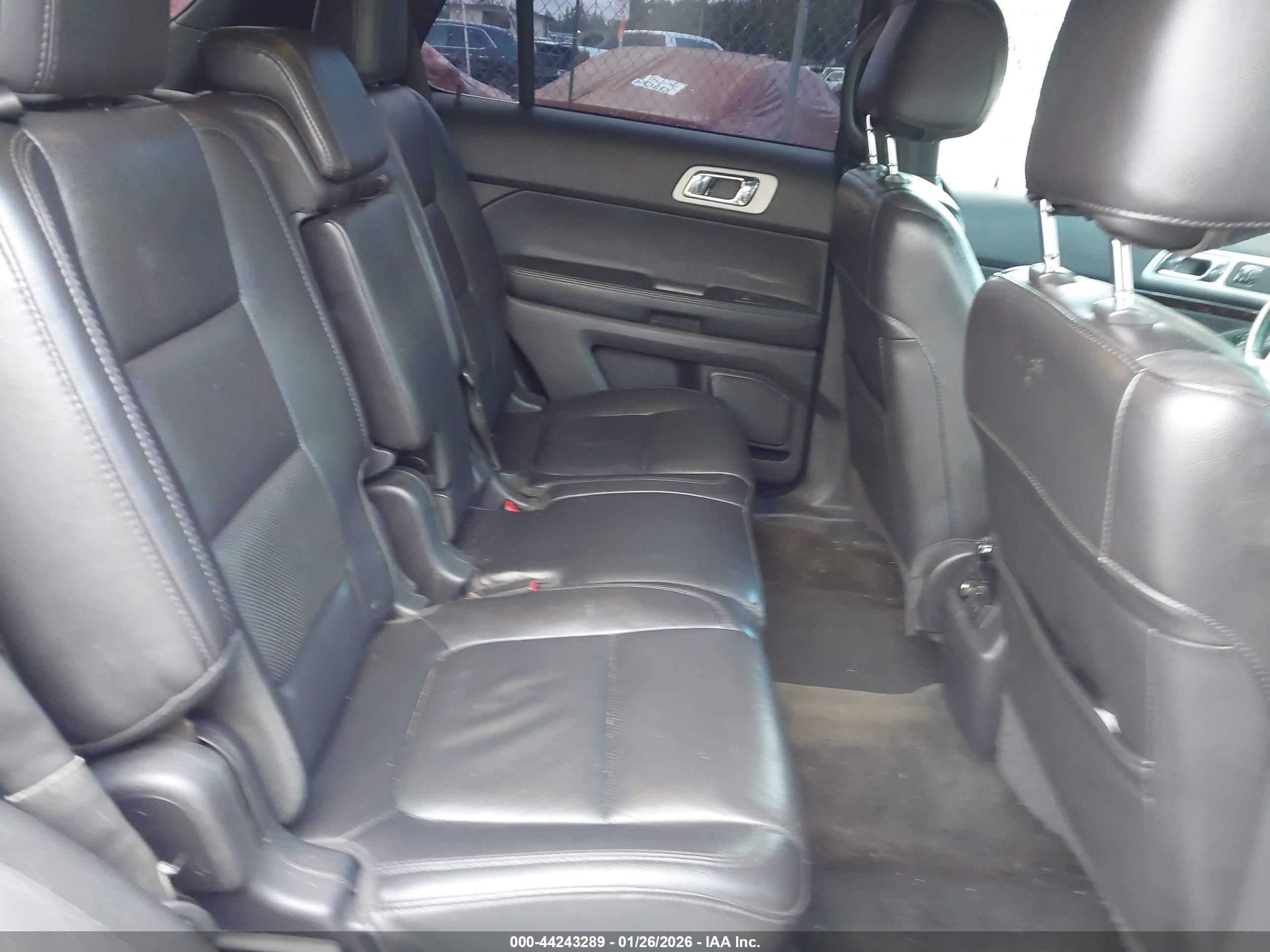 FORD EXPLORER image 8