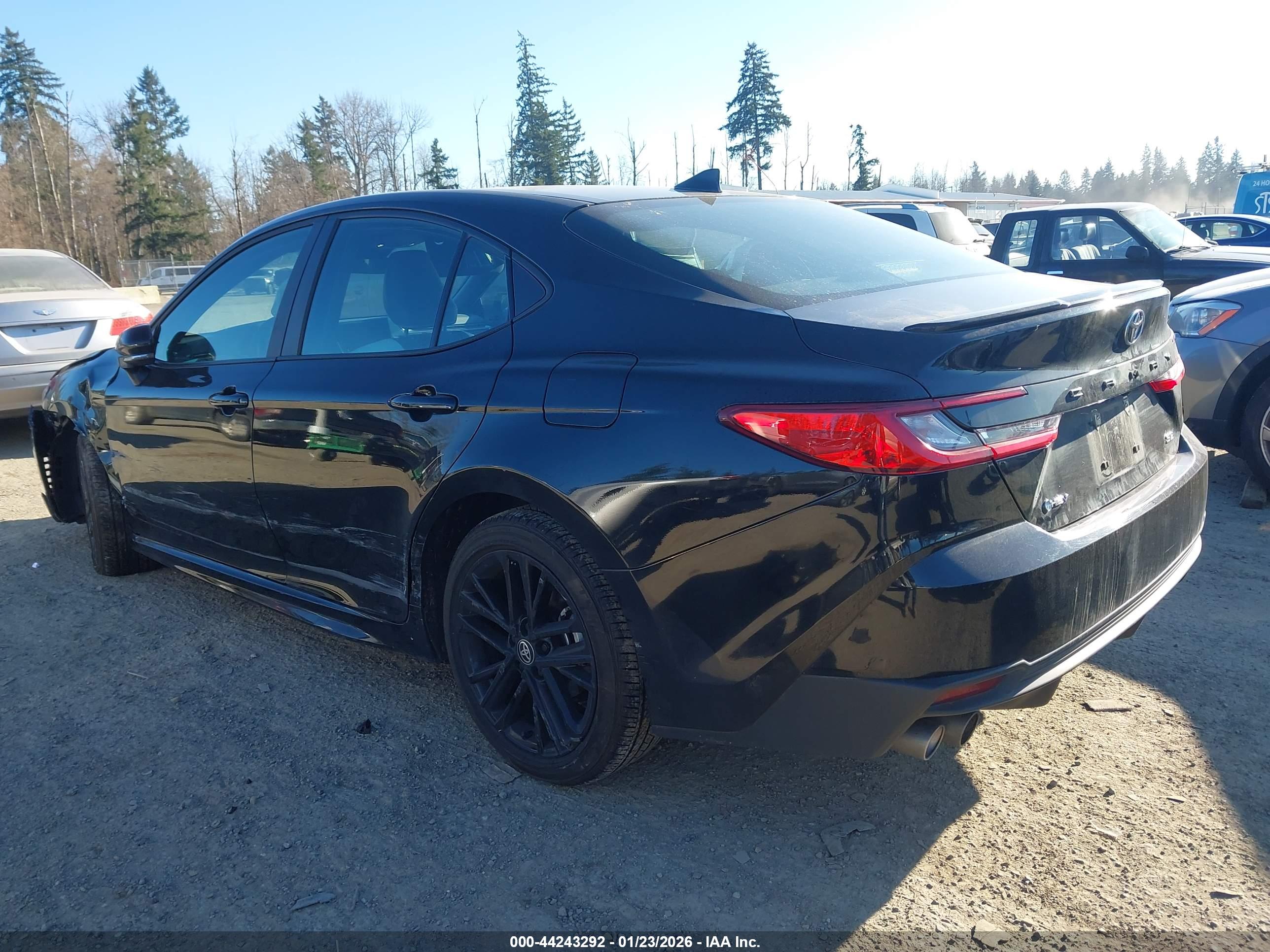 TOYOTA CAMRY image 3