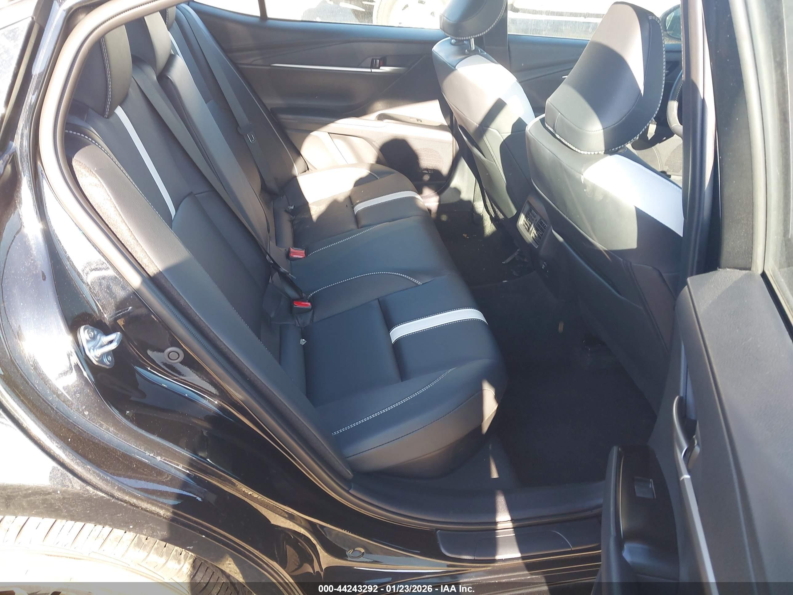 TOYOTA CAMRY image 8