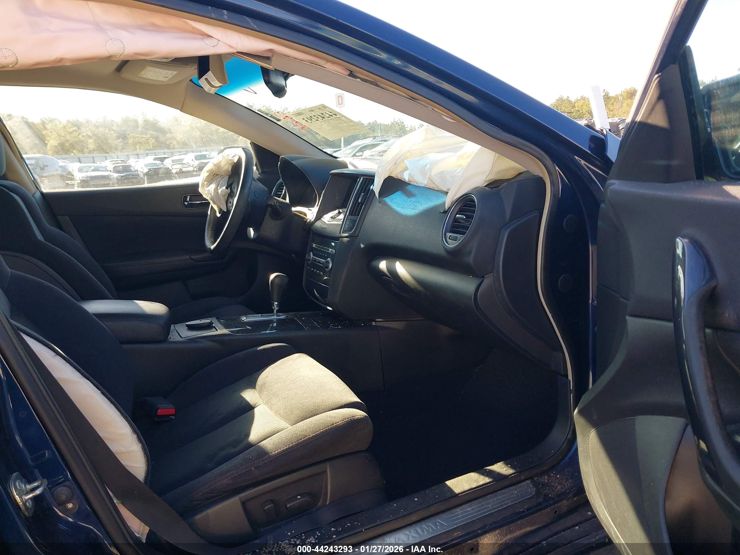 NISSAN MAXIMA image 5