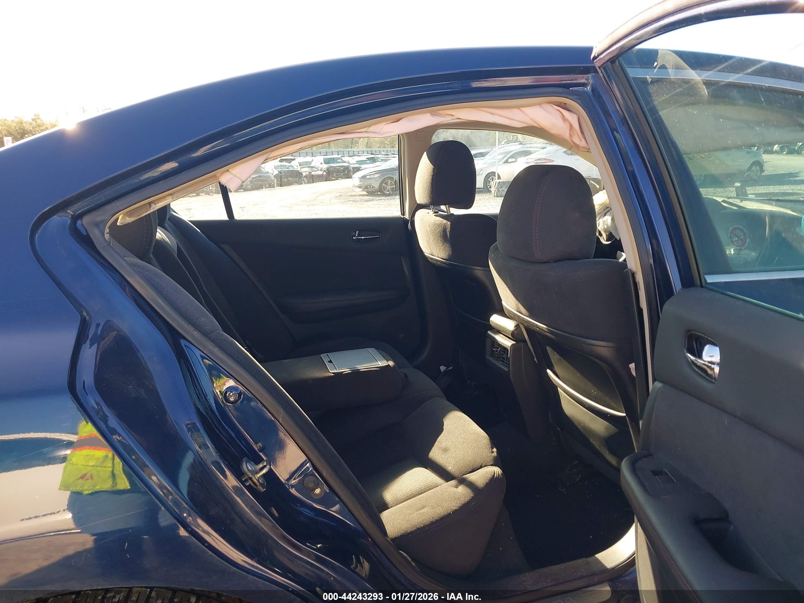 NISSAN MAXIMA image 8