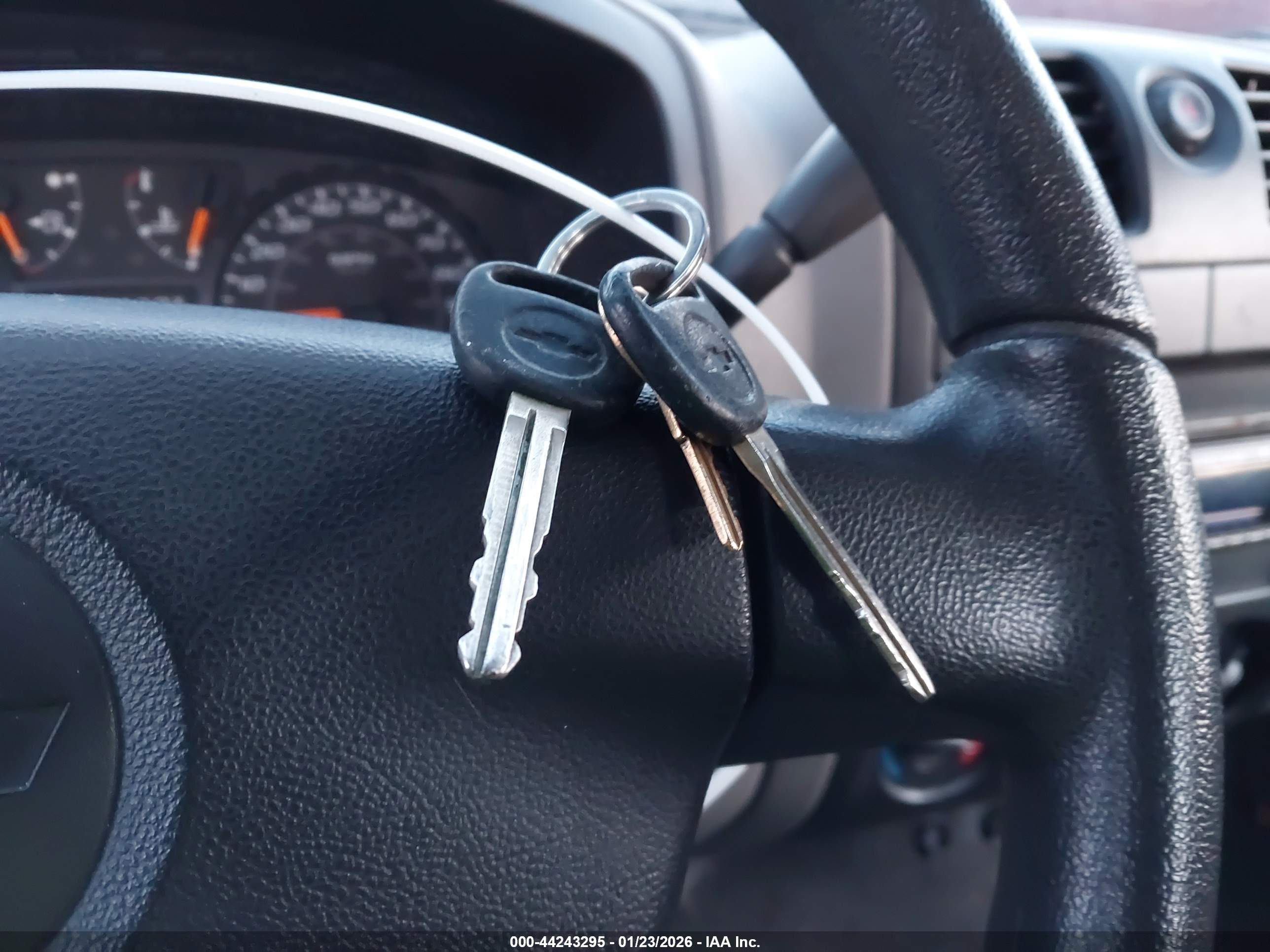 CHEVROLET COLORADO image 11