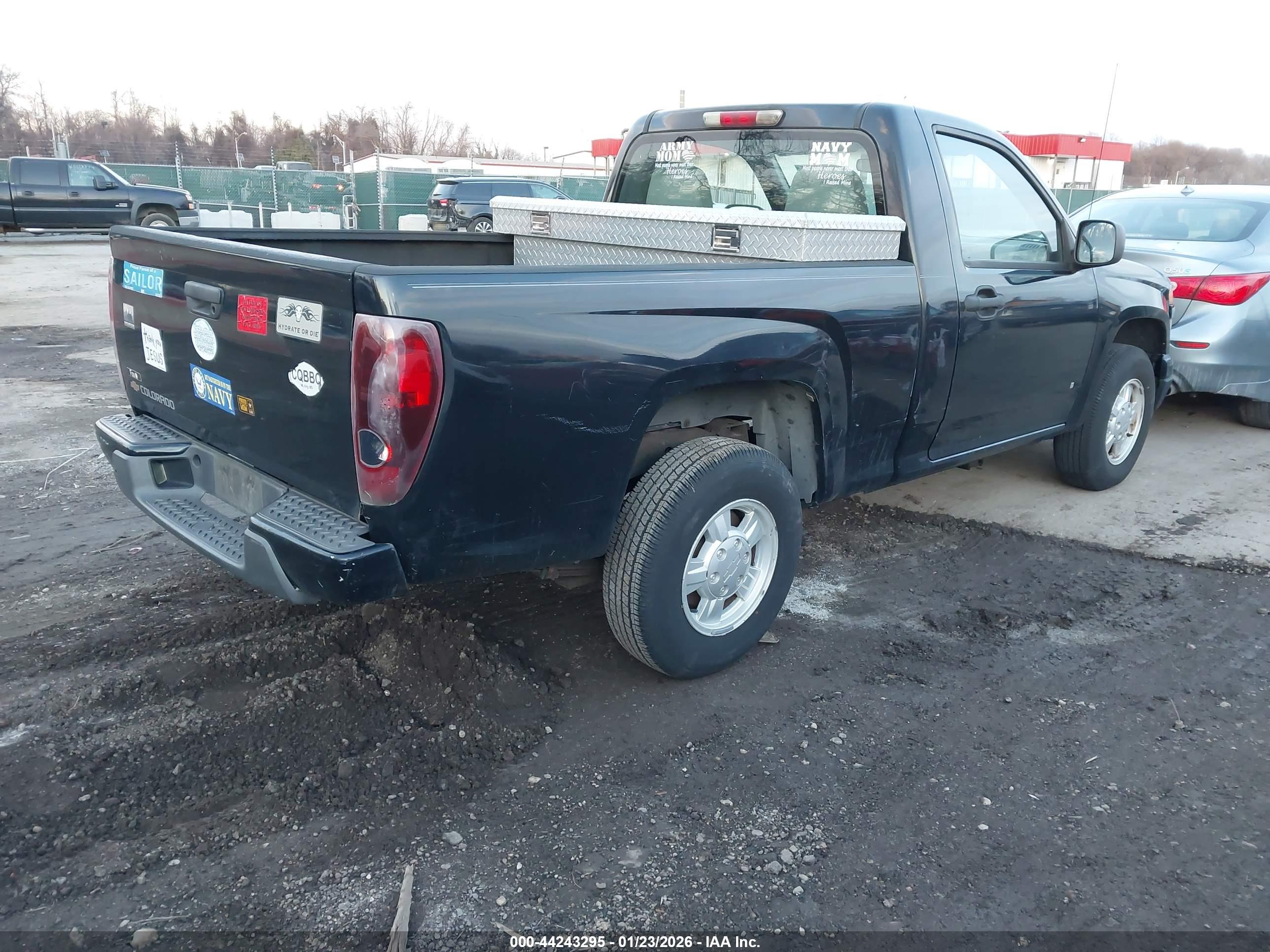 CHEVROLET COLORADO image 4