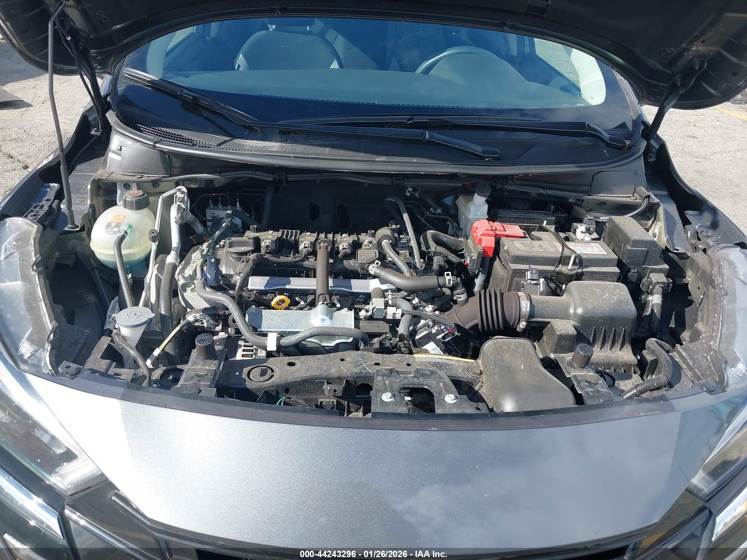 NISSAN VERSA image 10
