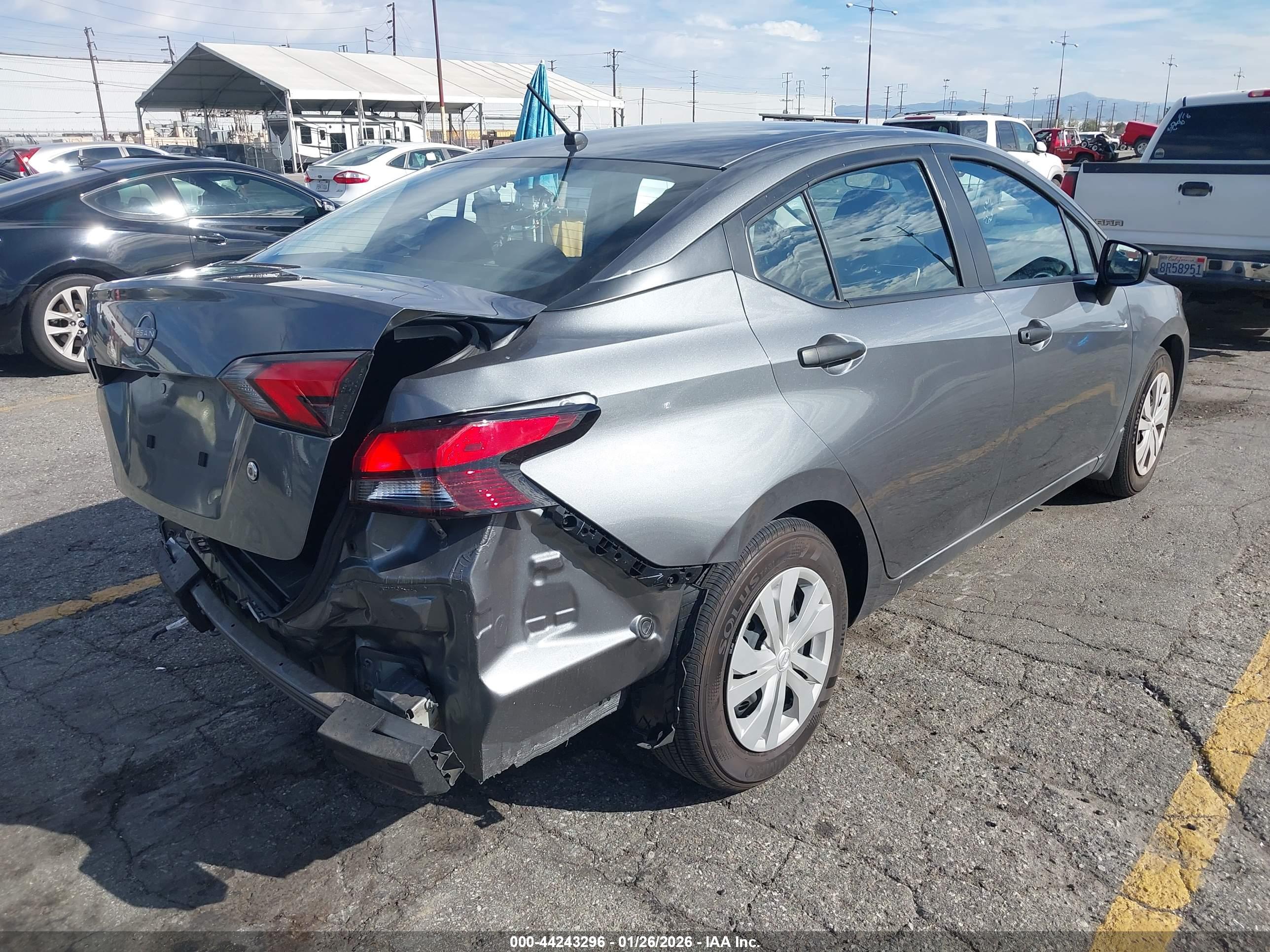 NISSAN VERSA image 4