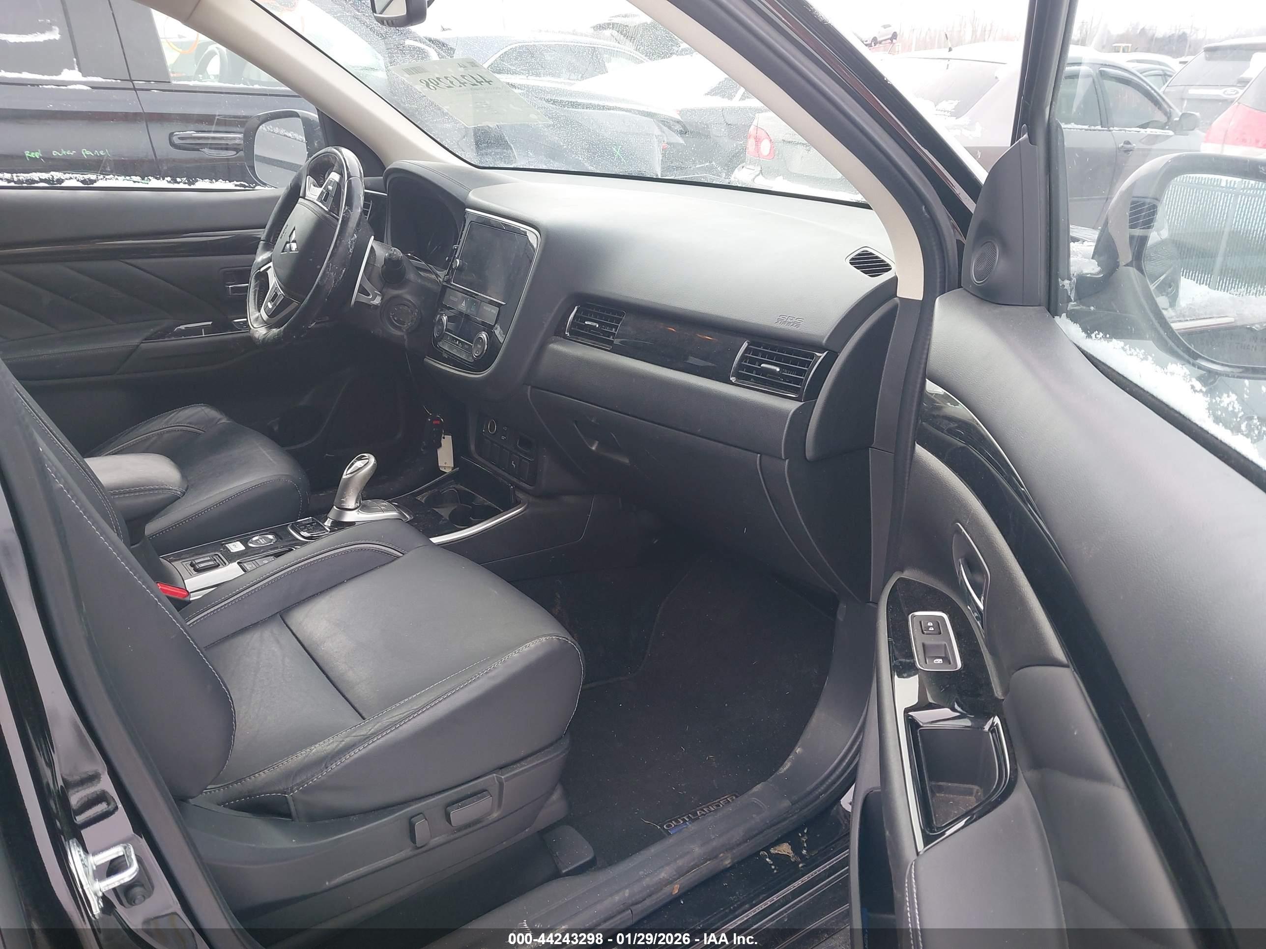 MITSUBISHI OUTLANDER image 5