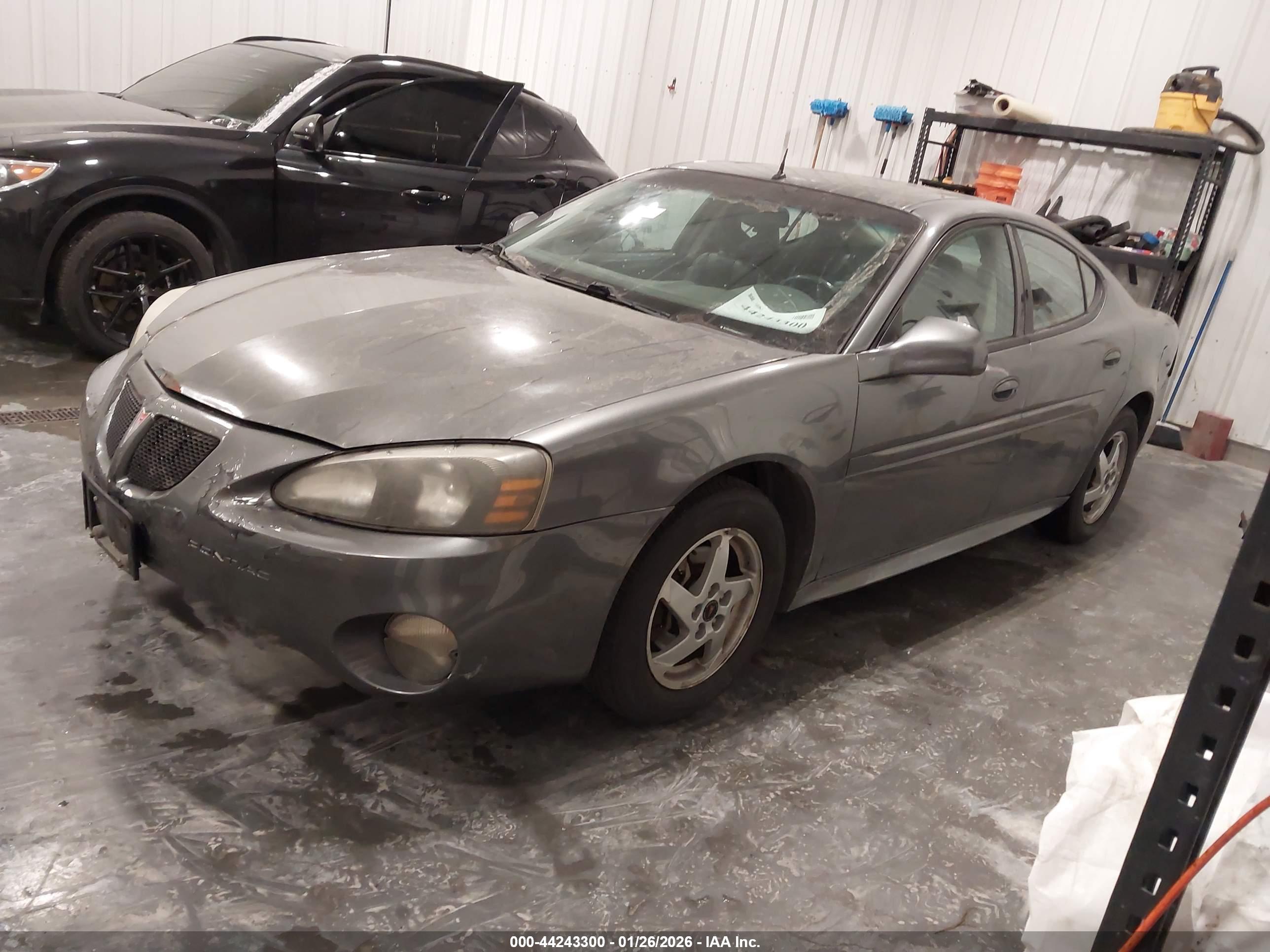 PONTIAC GRAND image 2