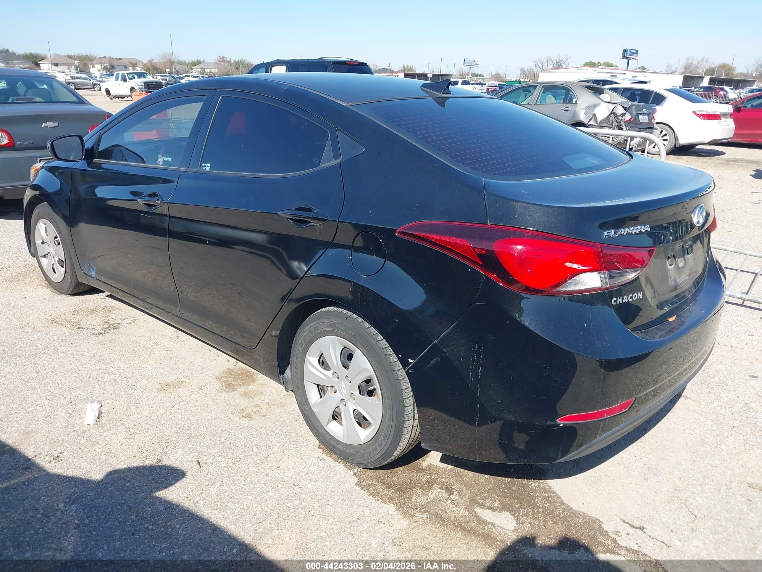 HYUNDAI ELANTRA image 3