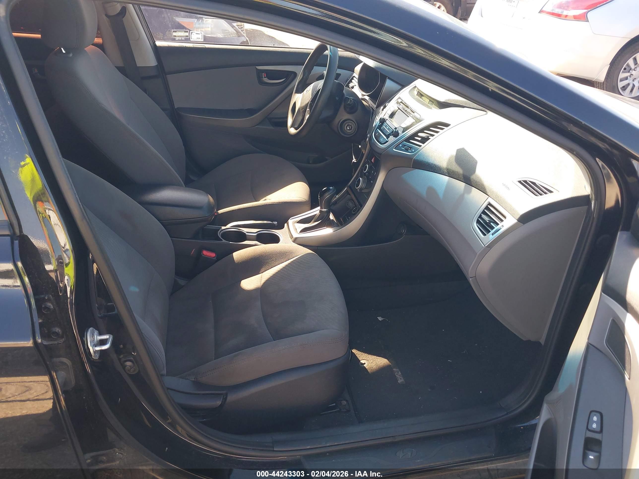 HYUNDAI ELANTRA image 5