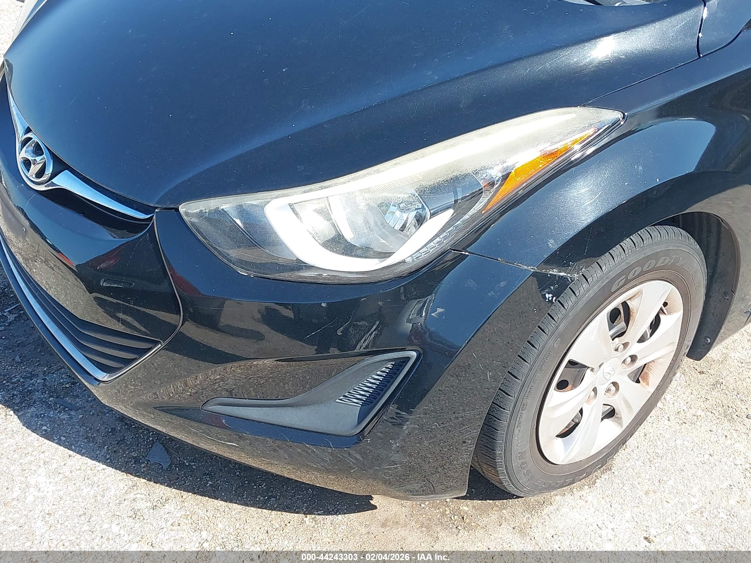 HYUNDAI ELANTRA image 6