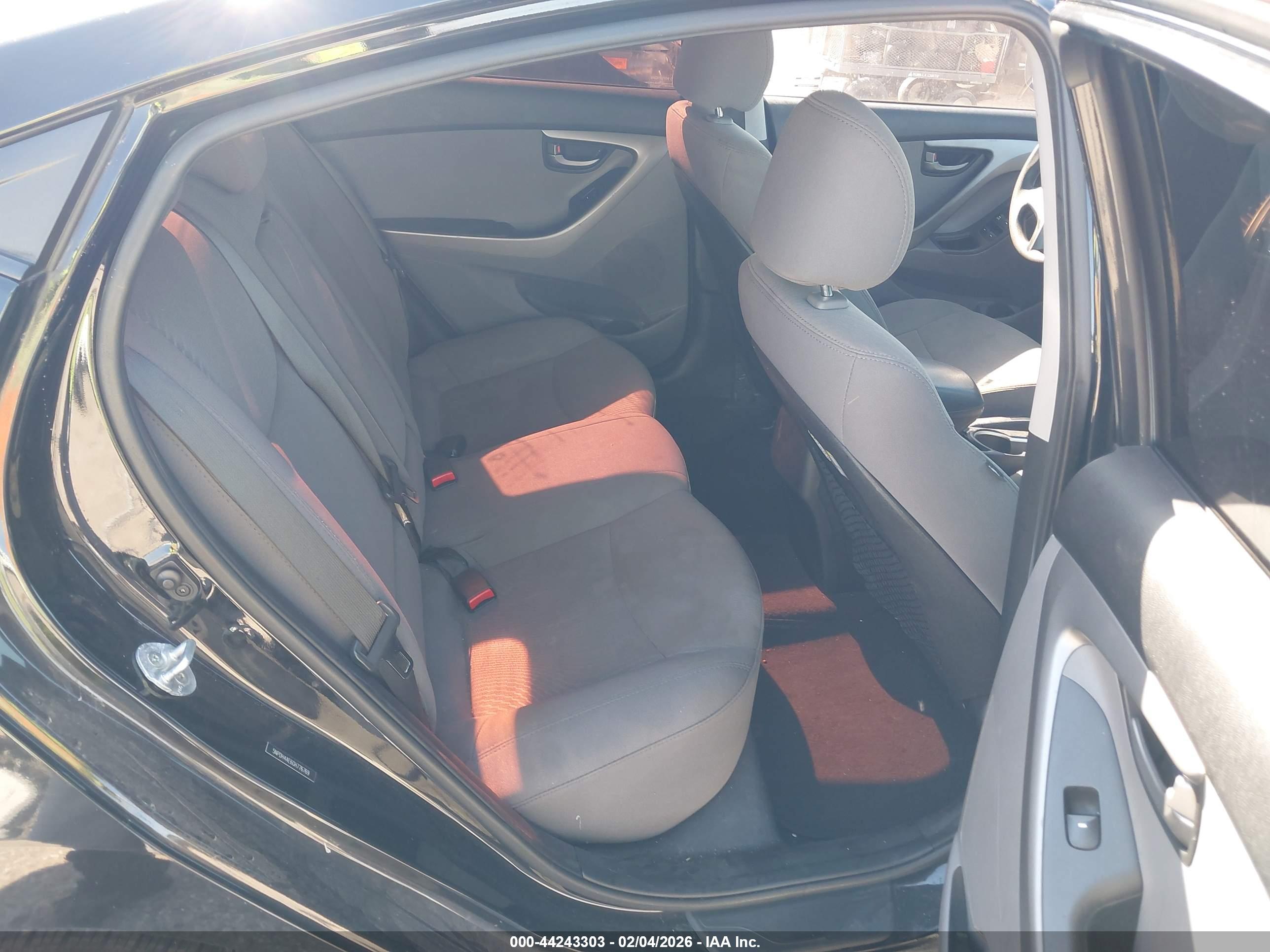 HYUNDAI ELANTRA image 8