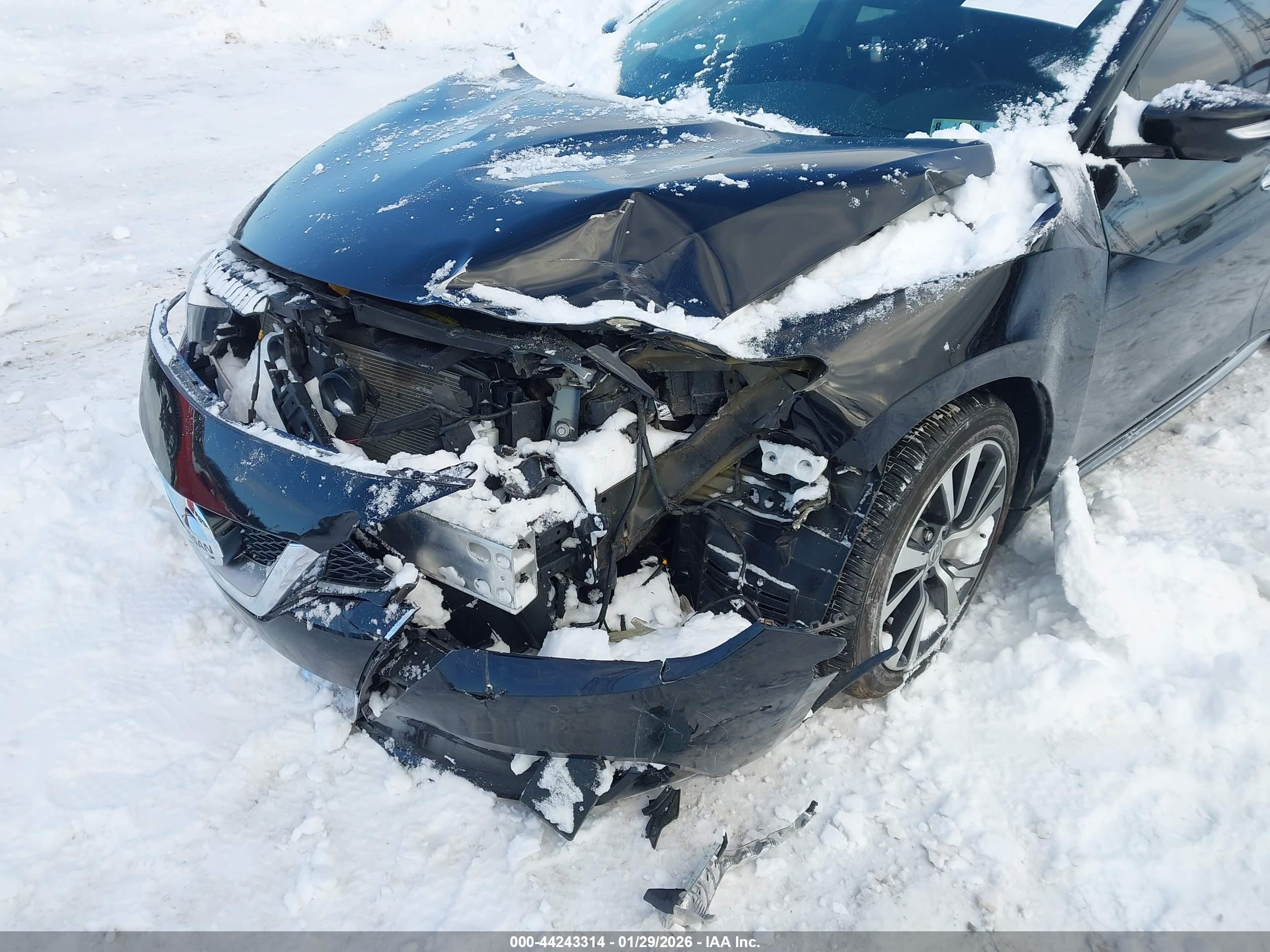 NISSAN MAXIMA image 6
