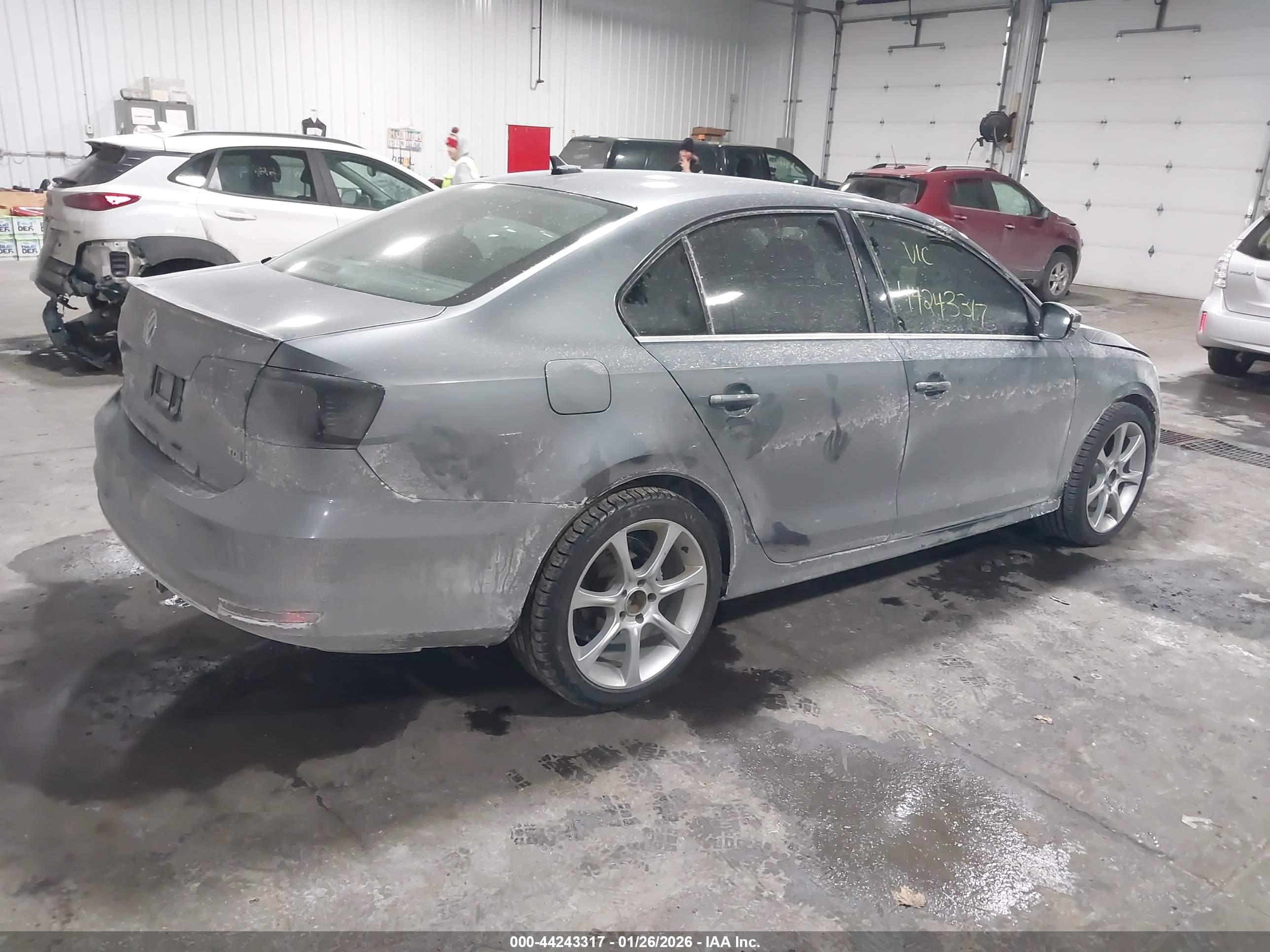 VOLKSWAGEN JETTA image 4