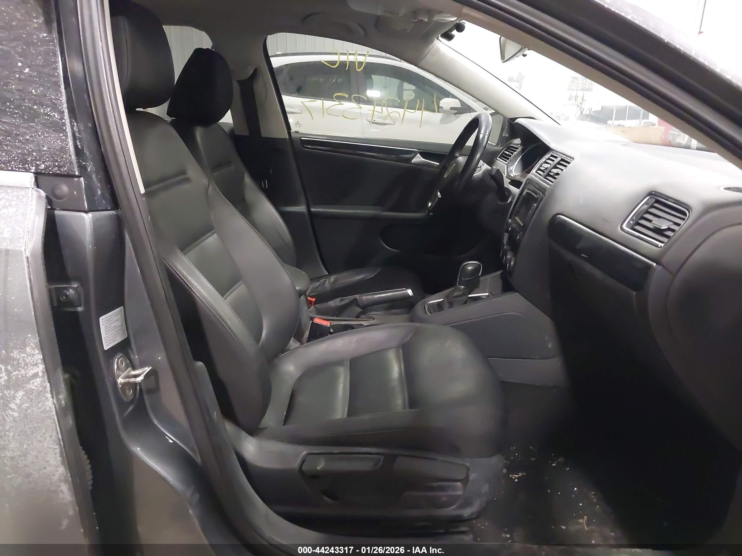 VOLKSWAGEN JETTA image 5