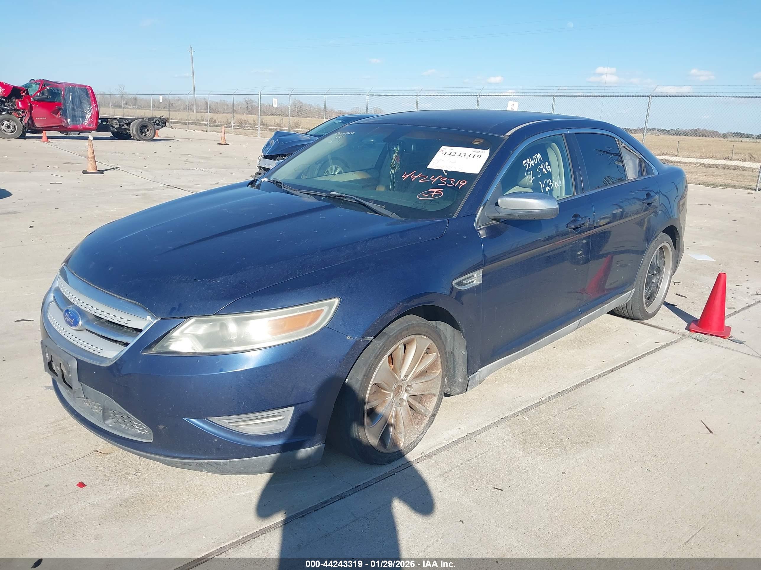 FORD TAURUS image 2