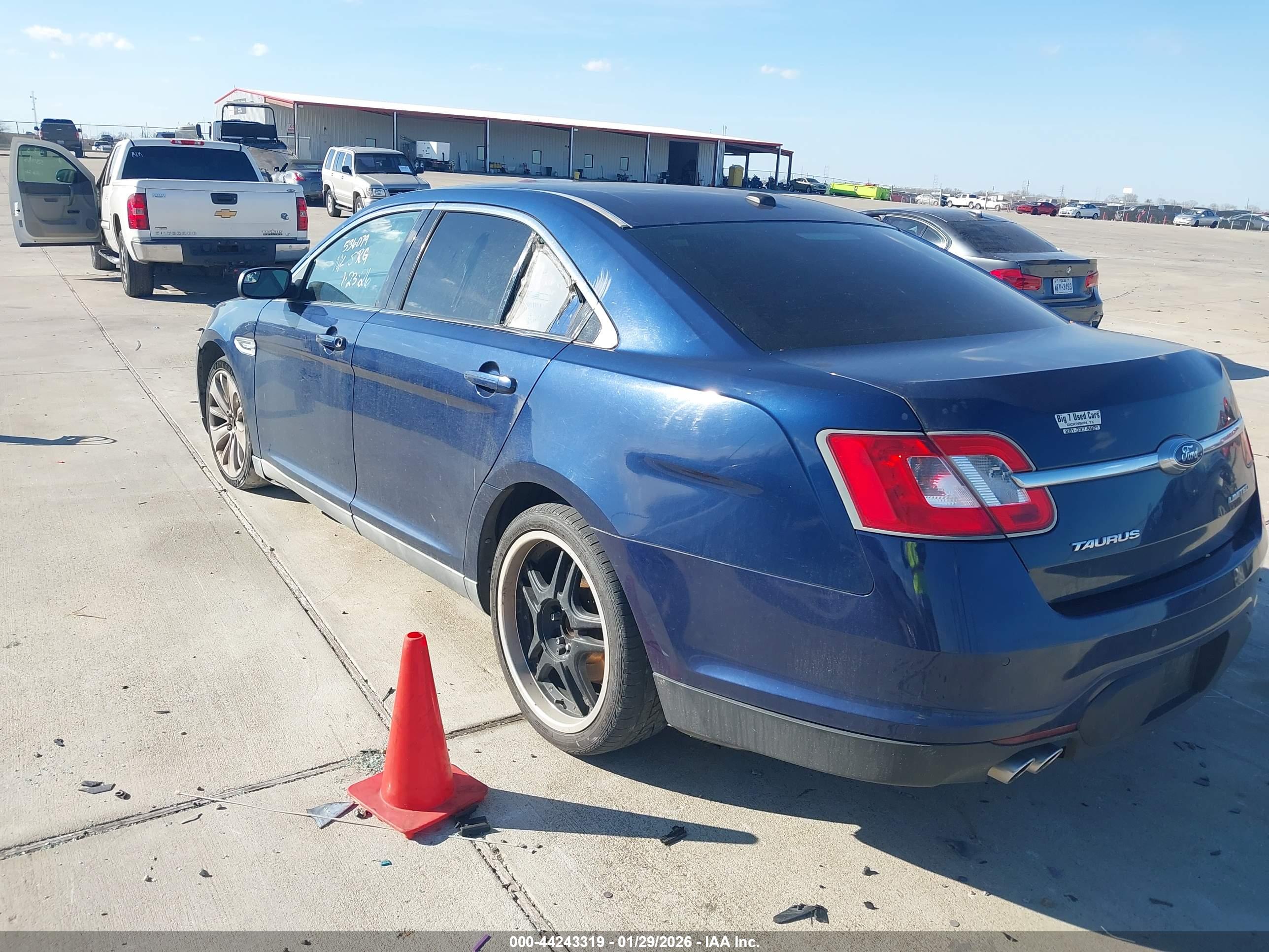 FORD TAURUS image 3