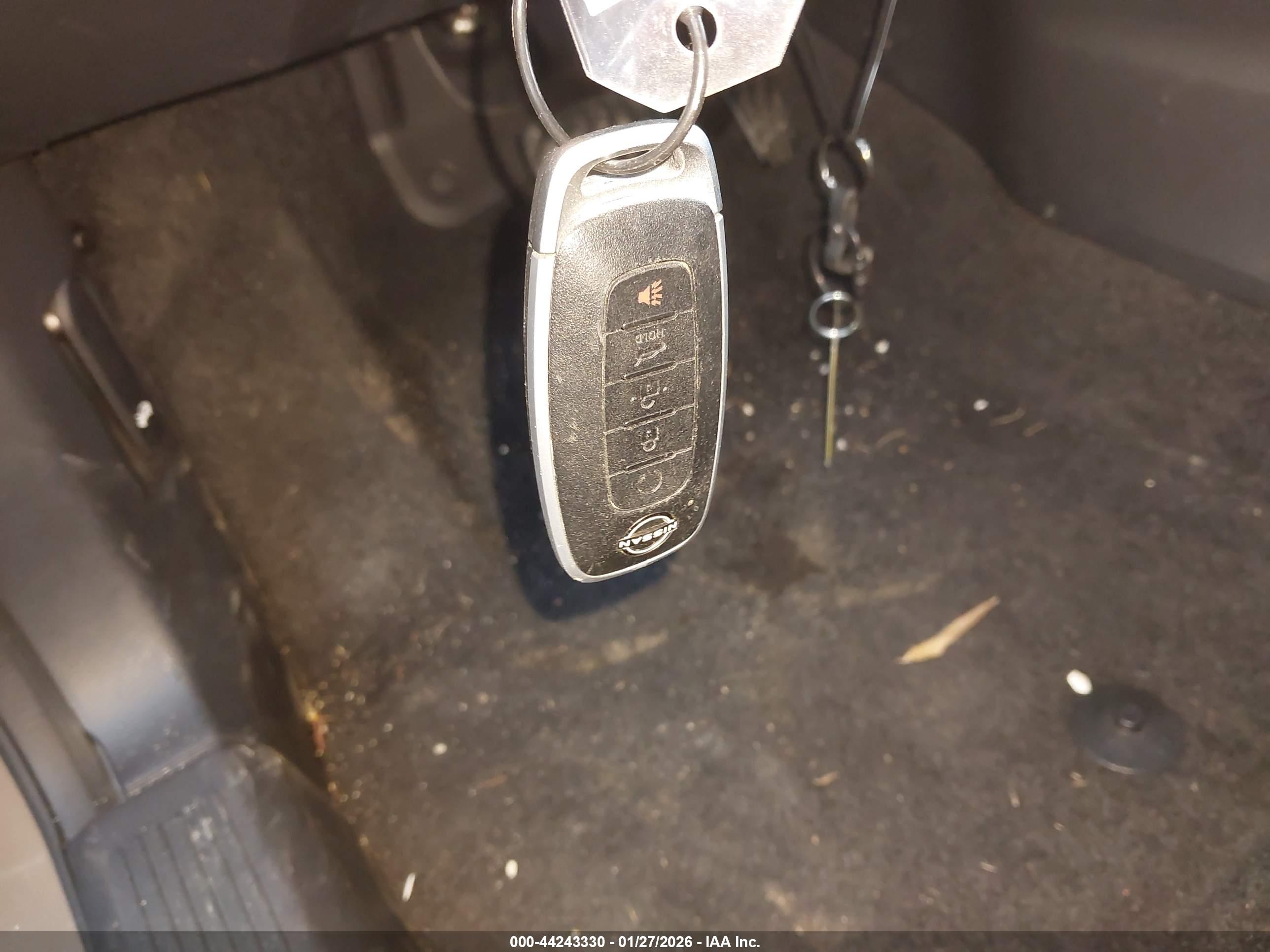 NISSAN ROGUE image 11