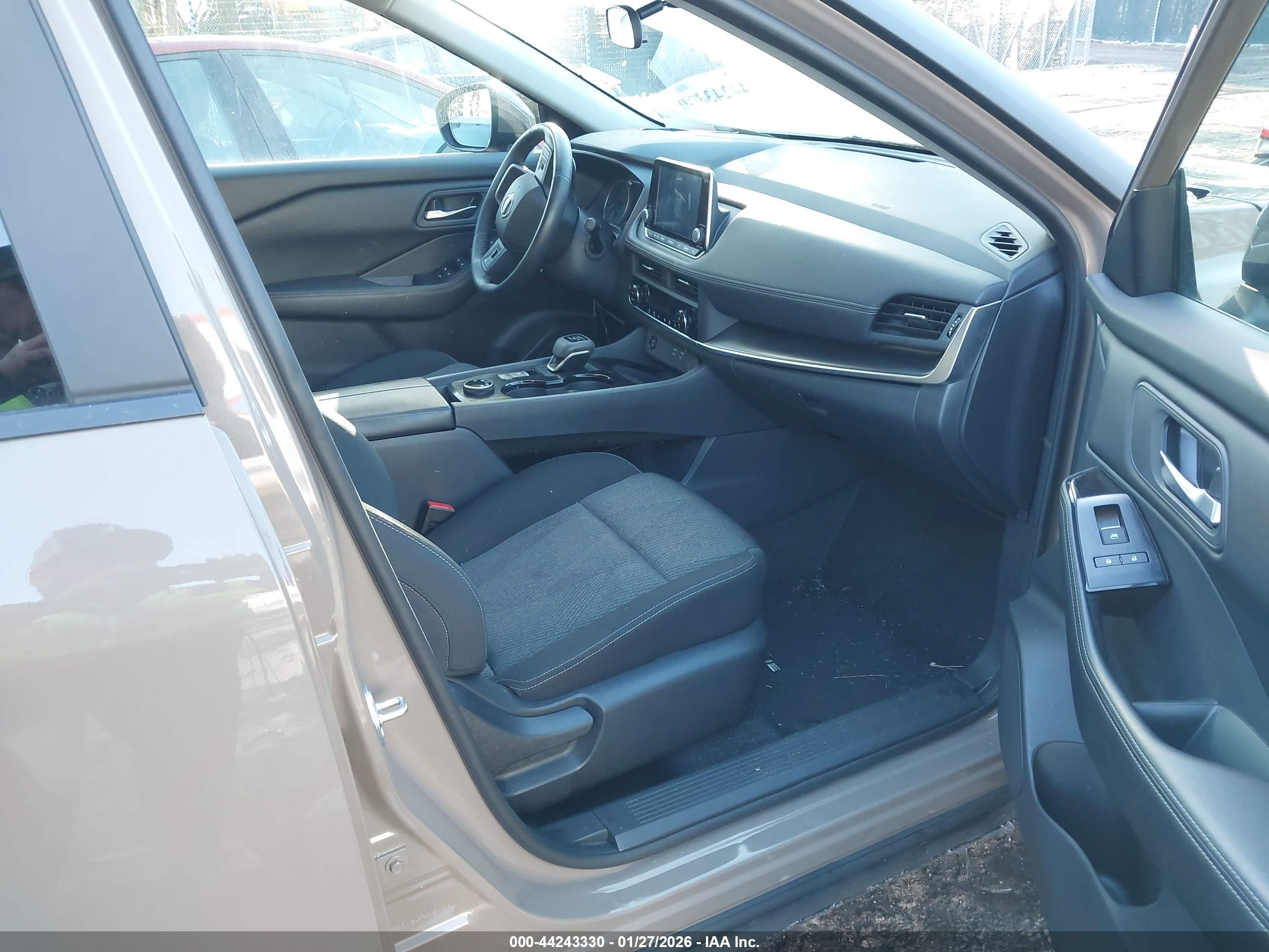 NISSAN ROGUE image 5