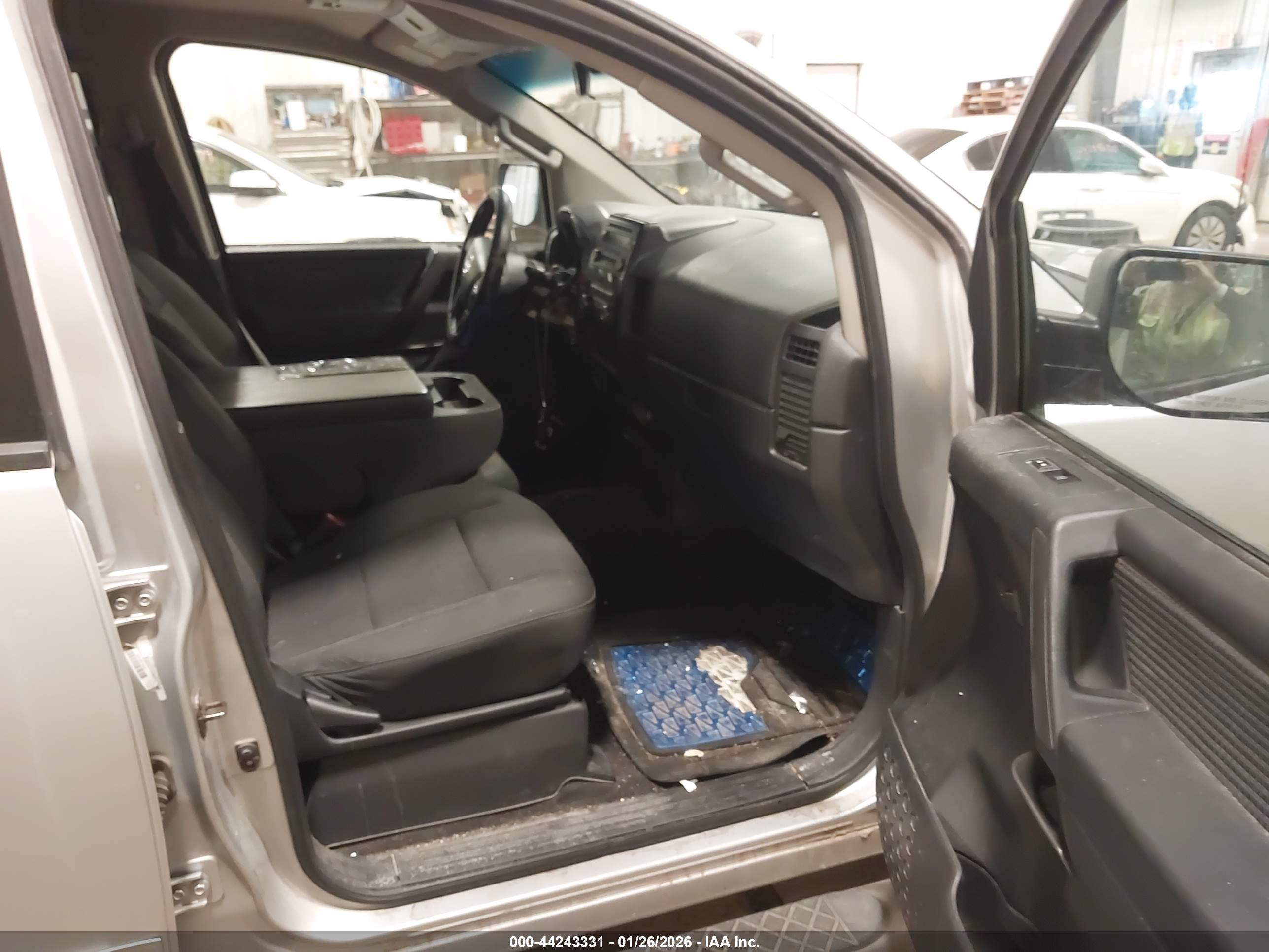 NISSAN TITAN image 5