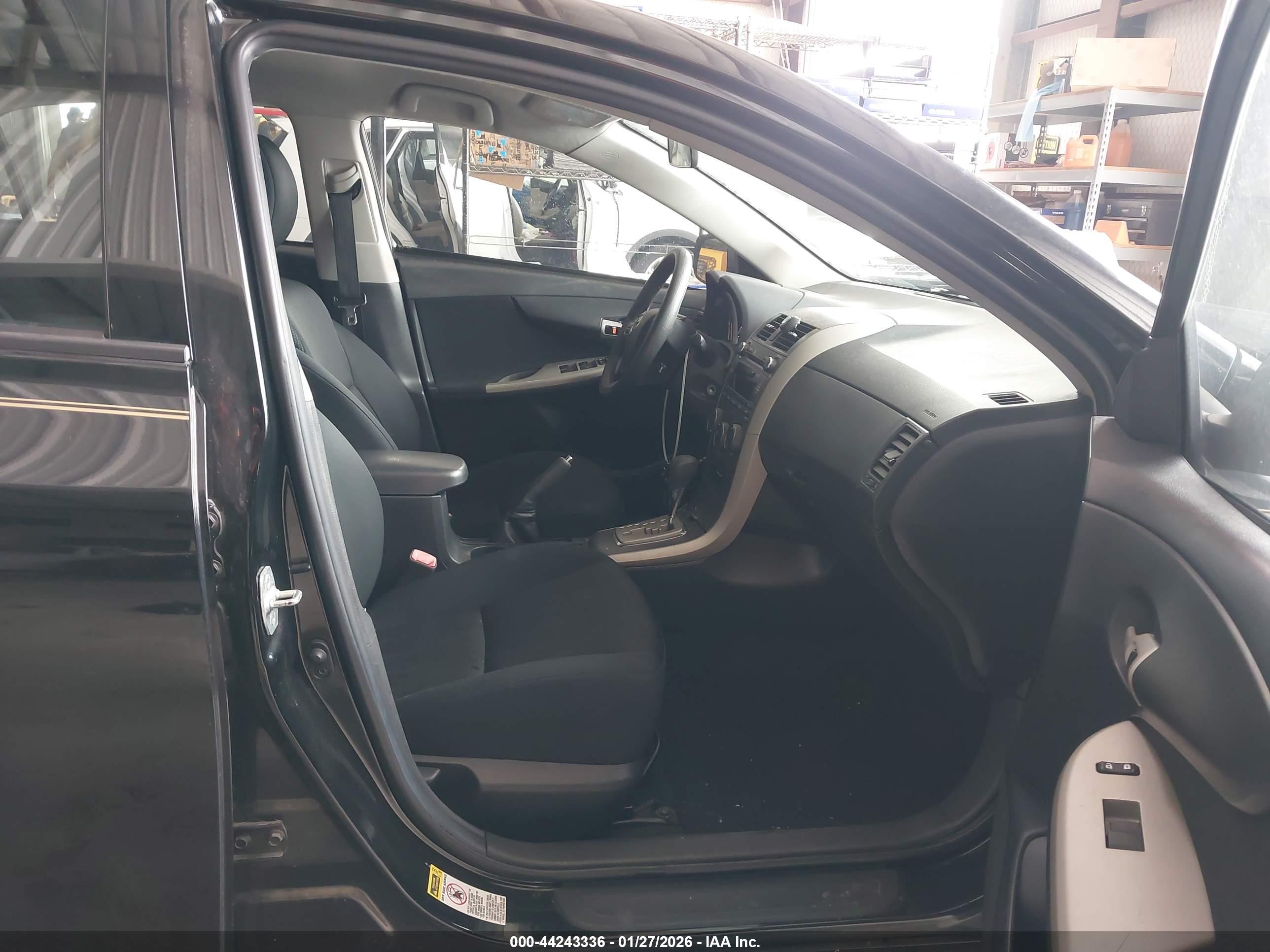 TOYOTA COROLLA image 5