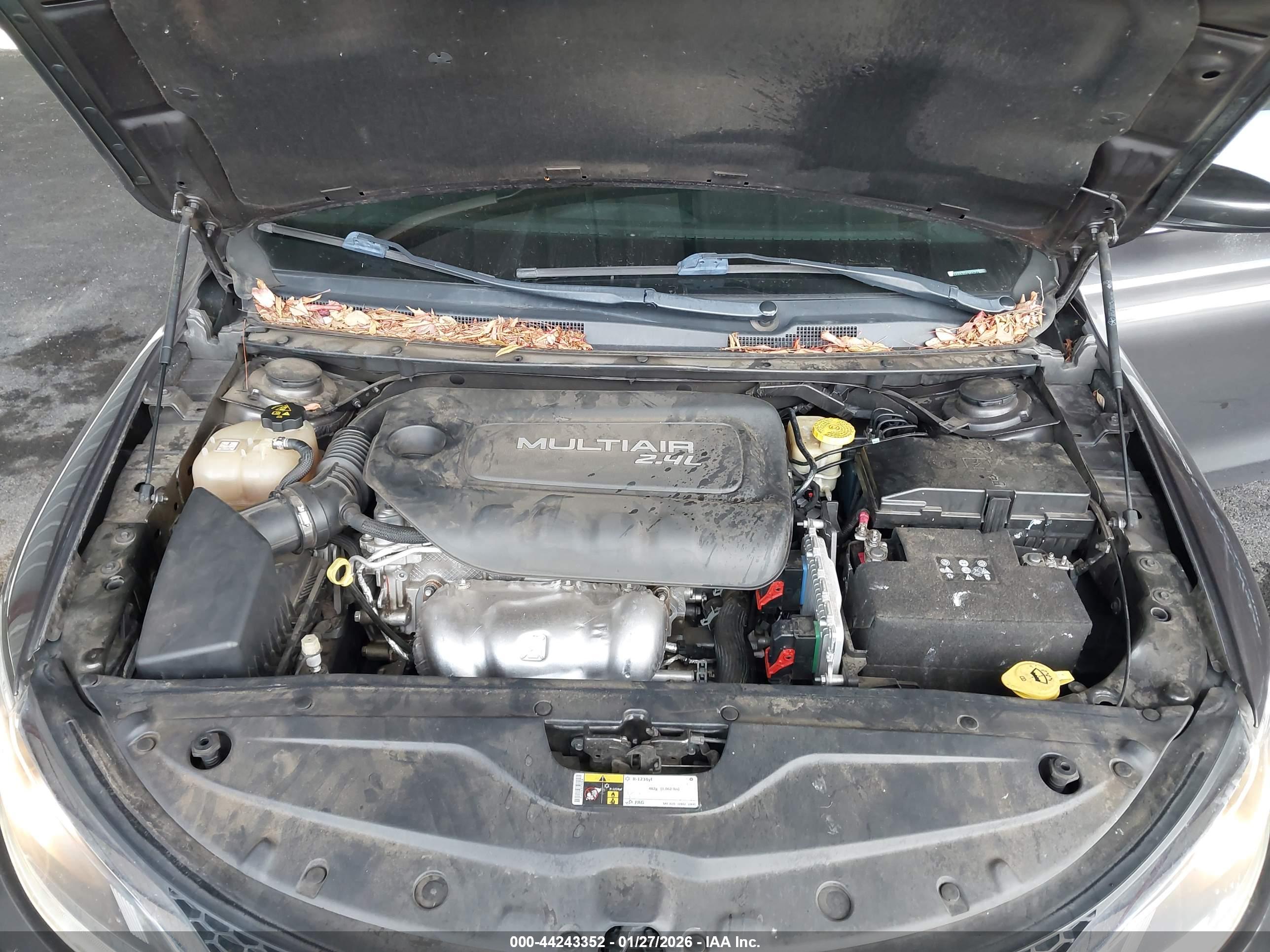 CHRYSLER 200 image 10