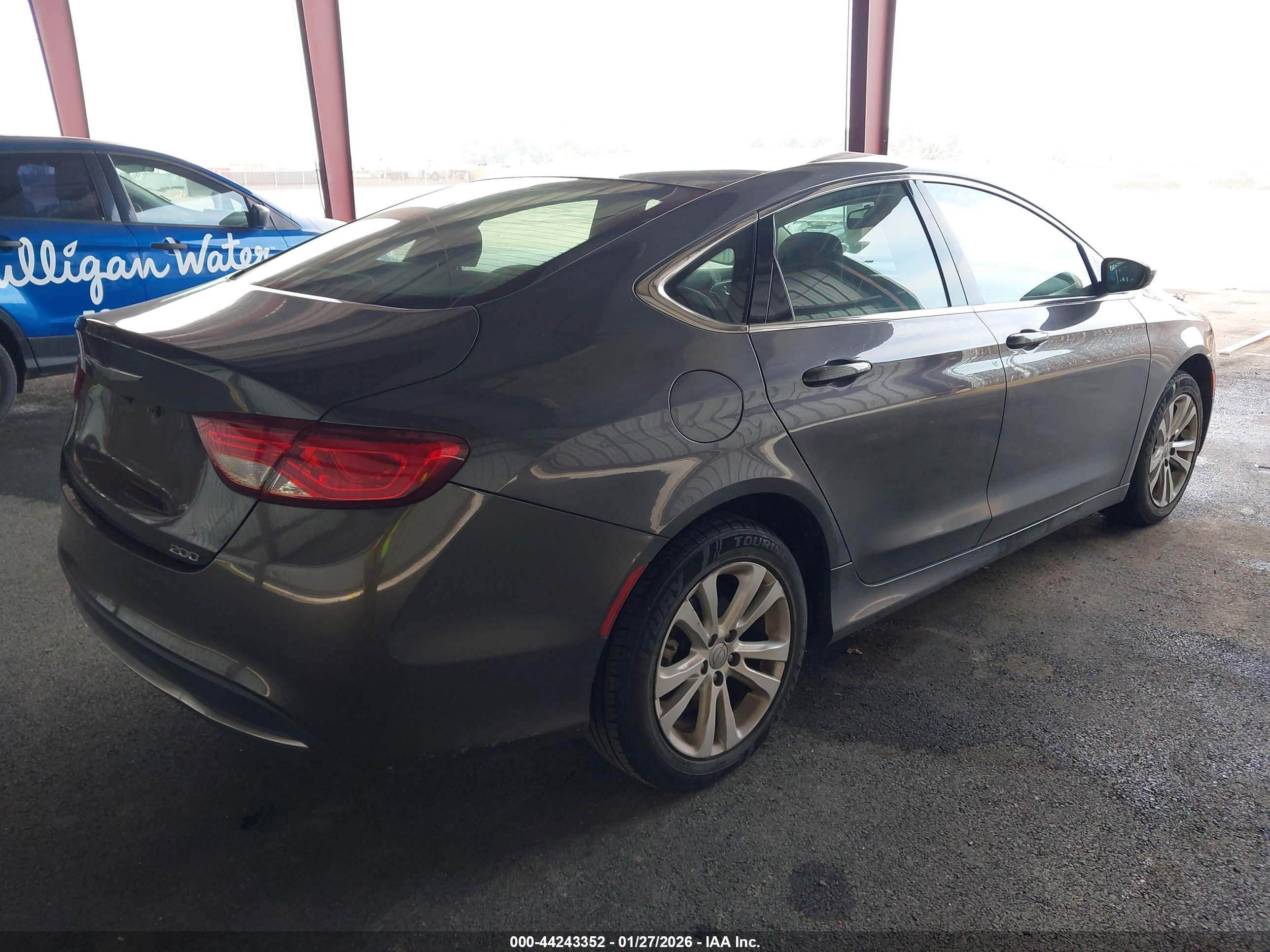 CHRYSLER 200 image 4