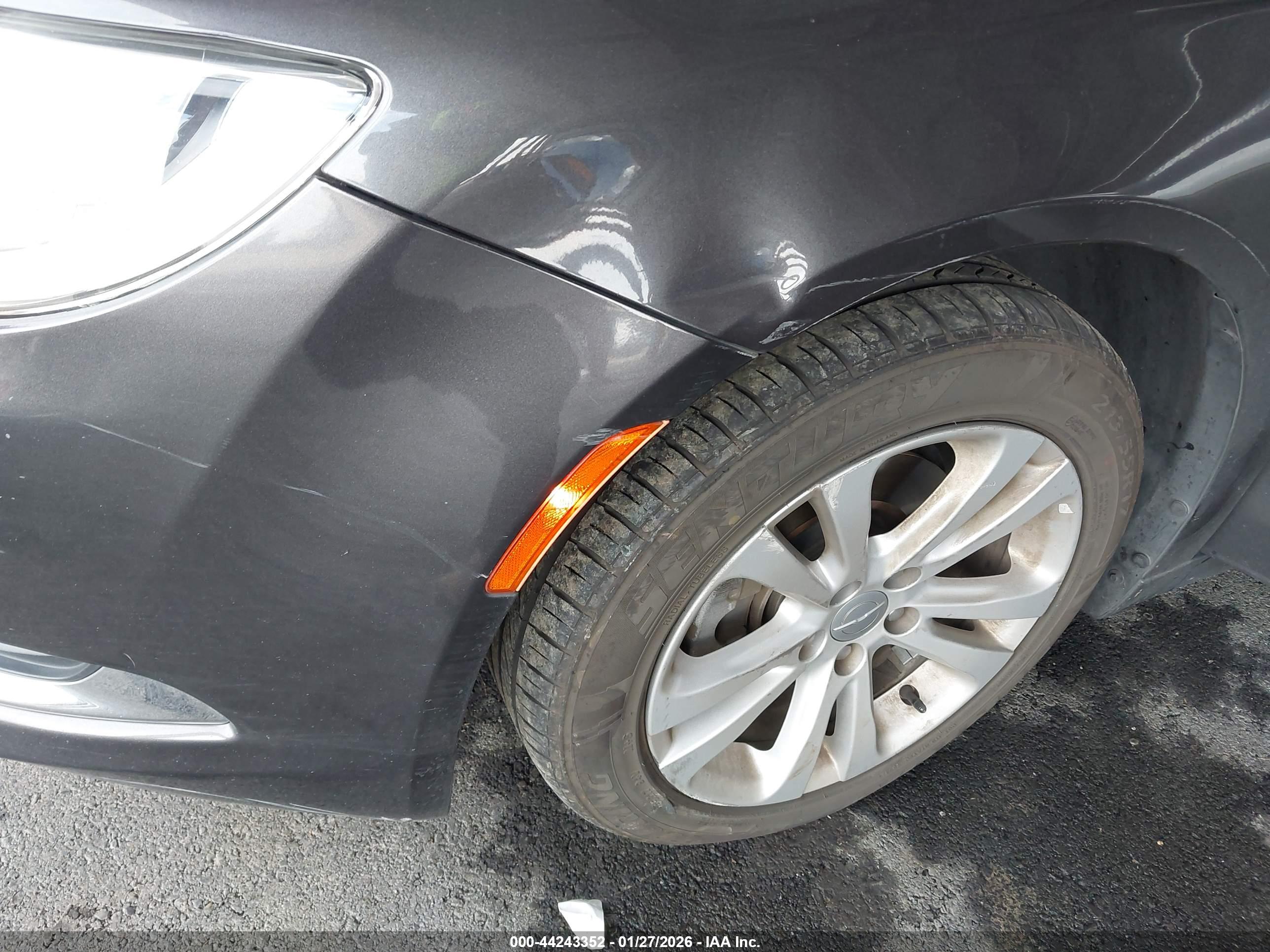 CHRYSLER 200 image 6