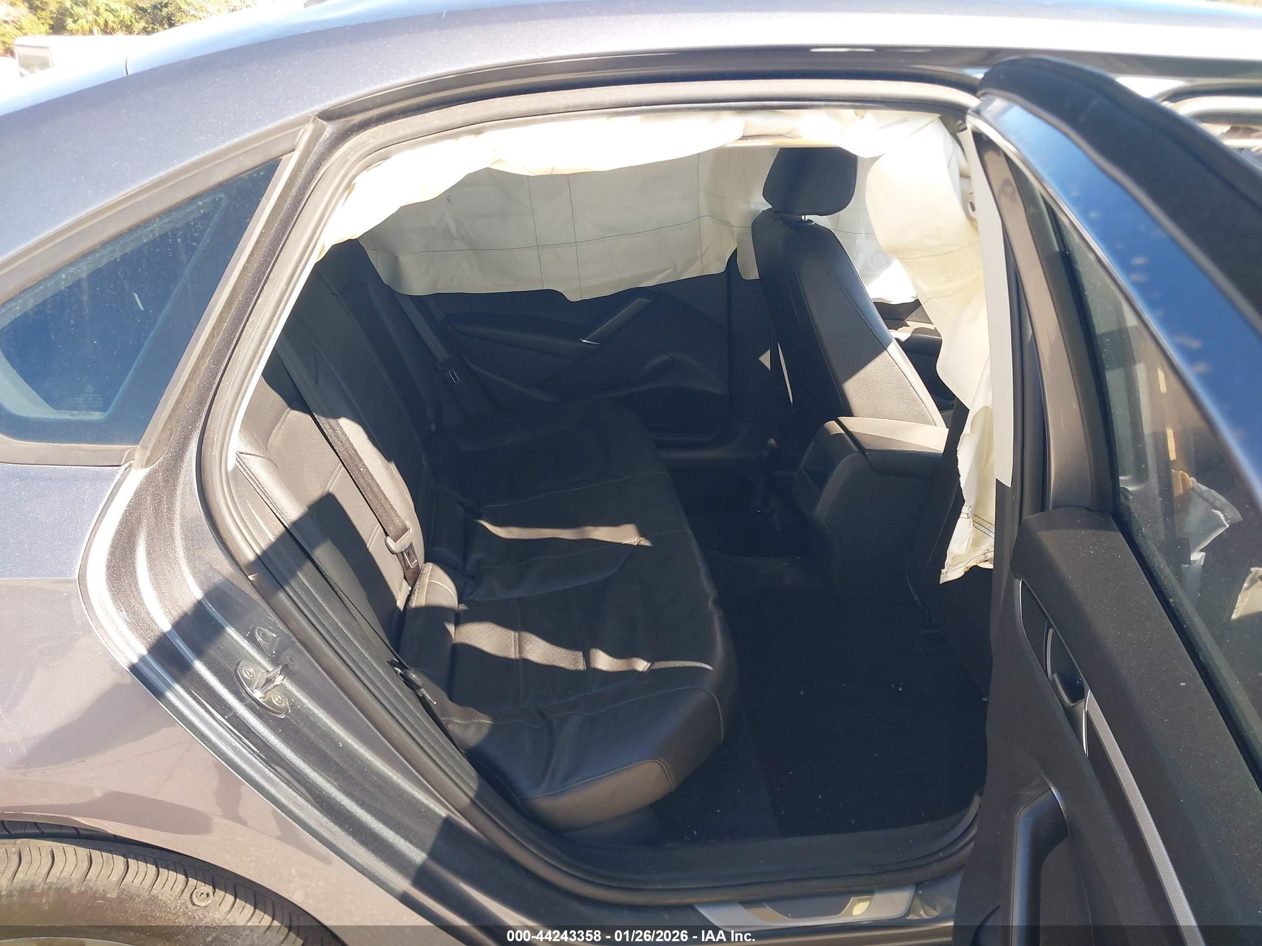 VOLKSWAGEN PASSAT image 8