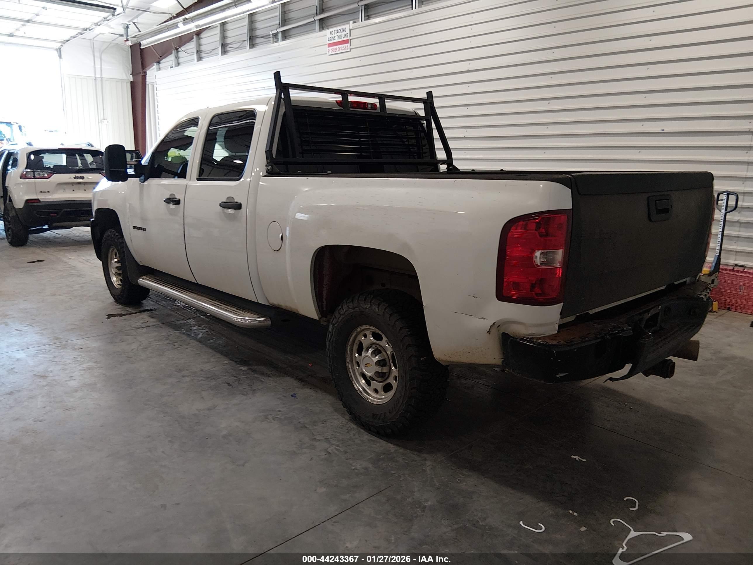 CHEVROLET SILVERADO image 3