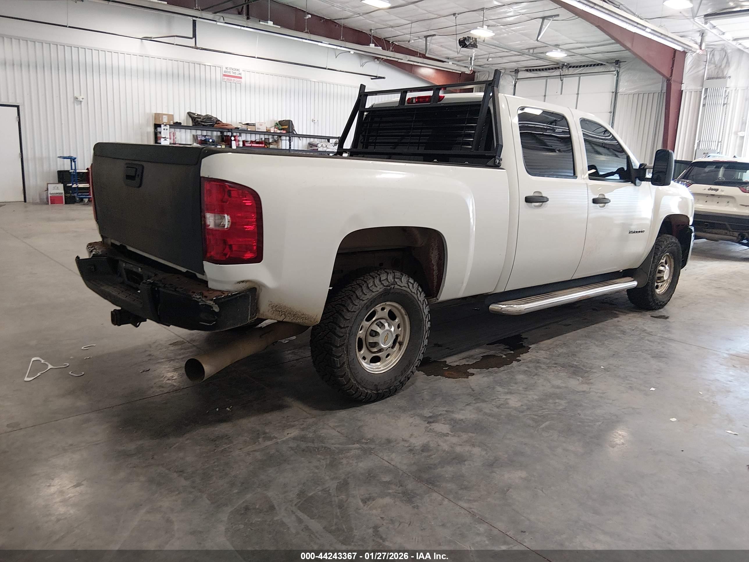 CHEVROLET SILVERADO image 4