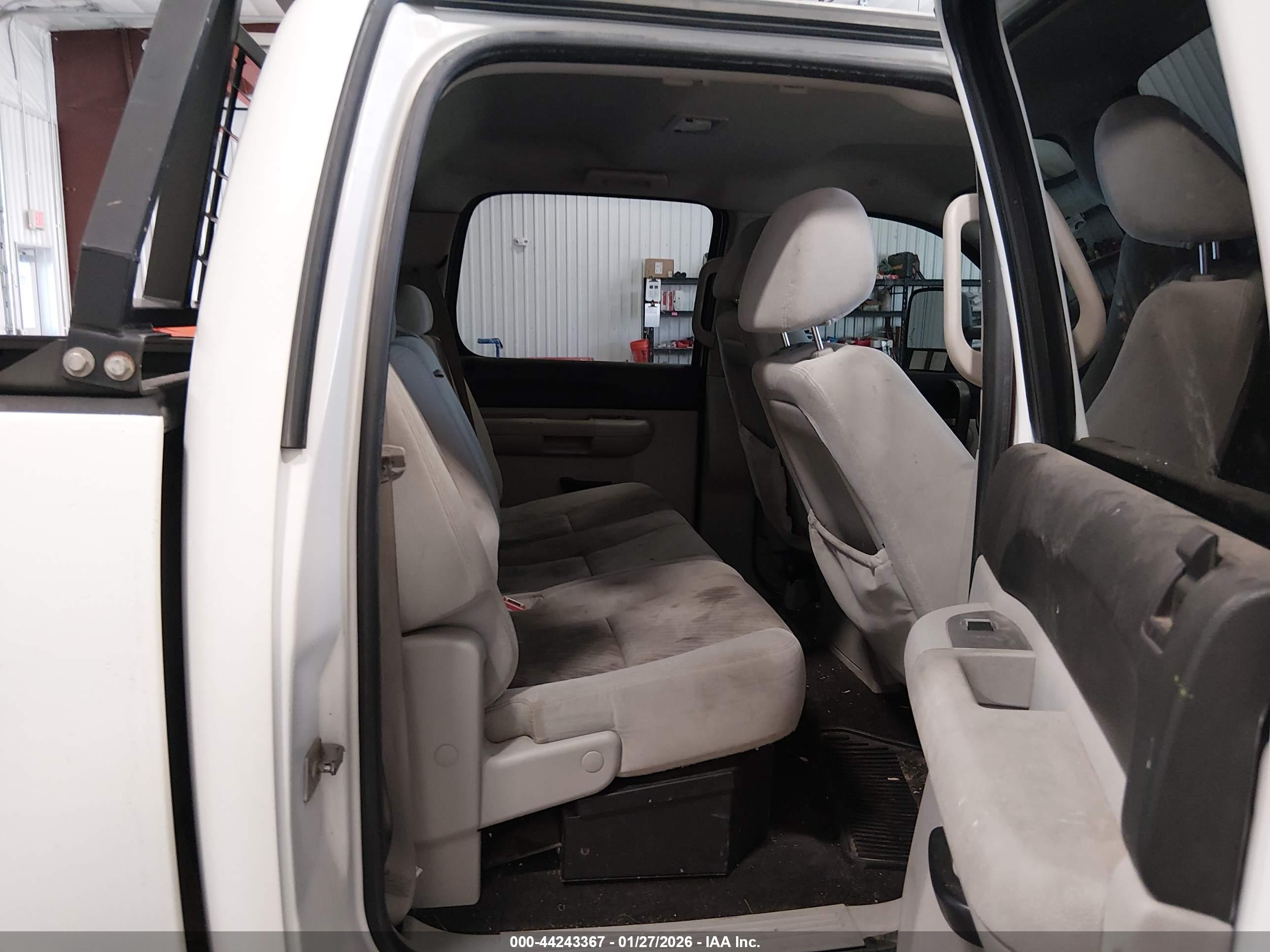 CHEVROLET SILVERADO image 8
