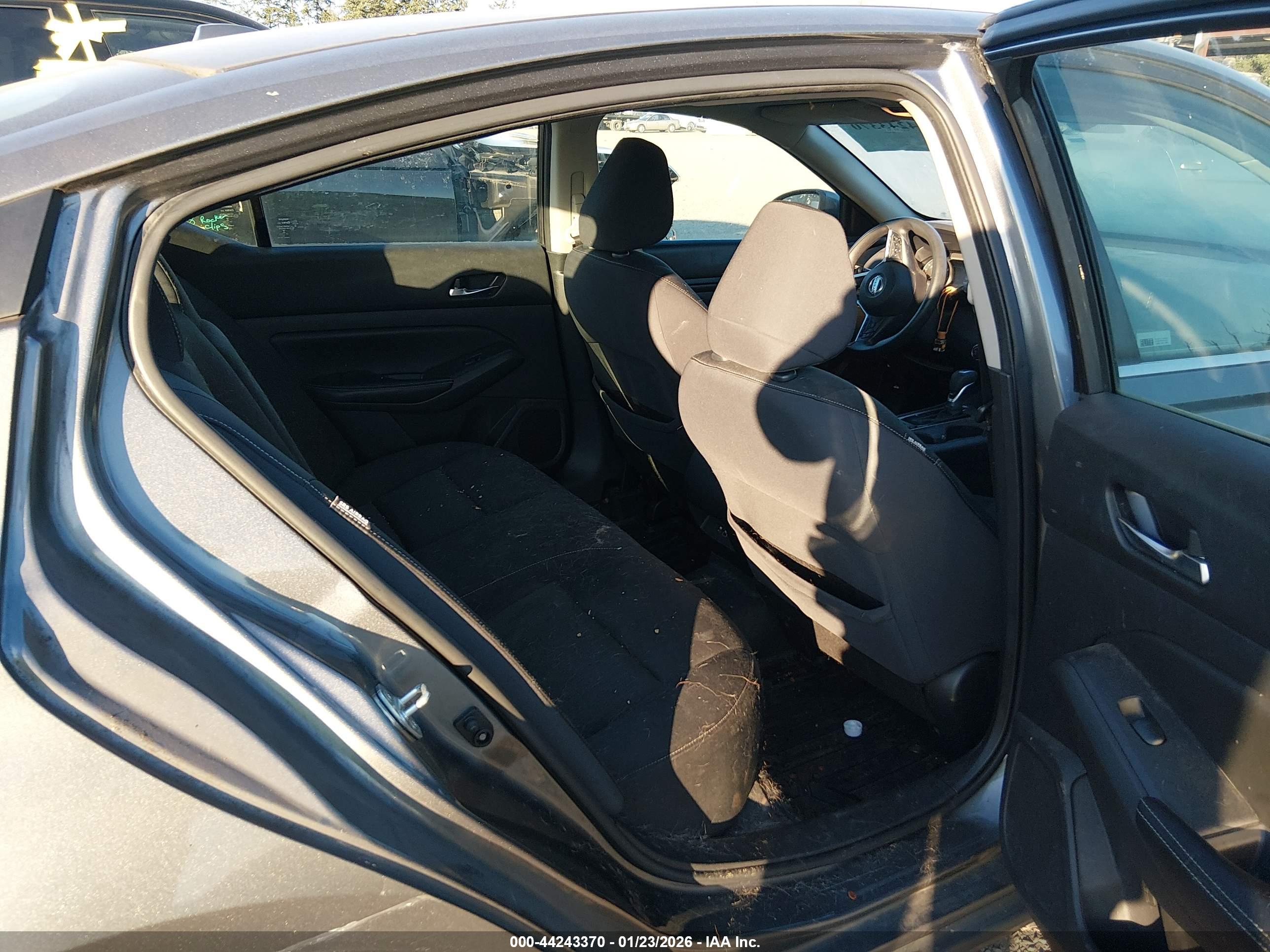 NISSAN ALTIMA image 8