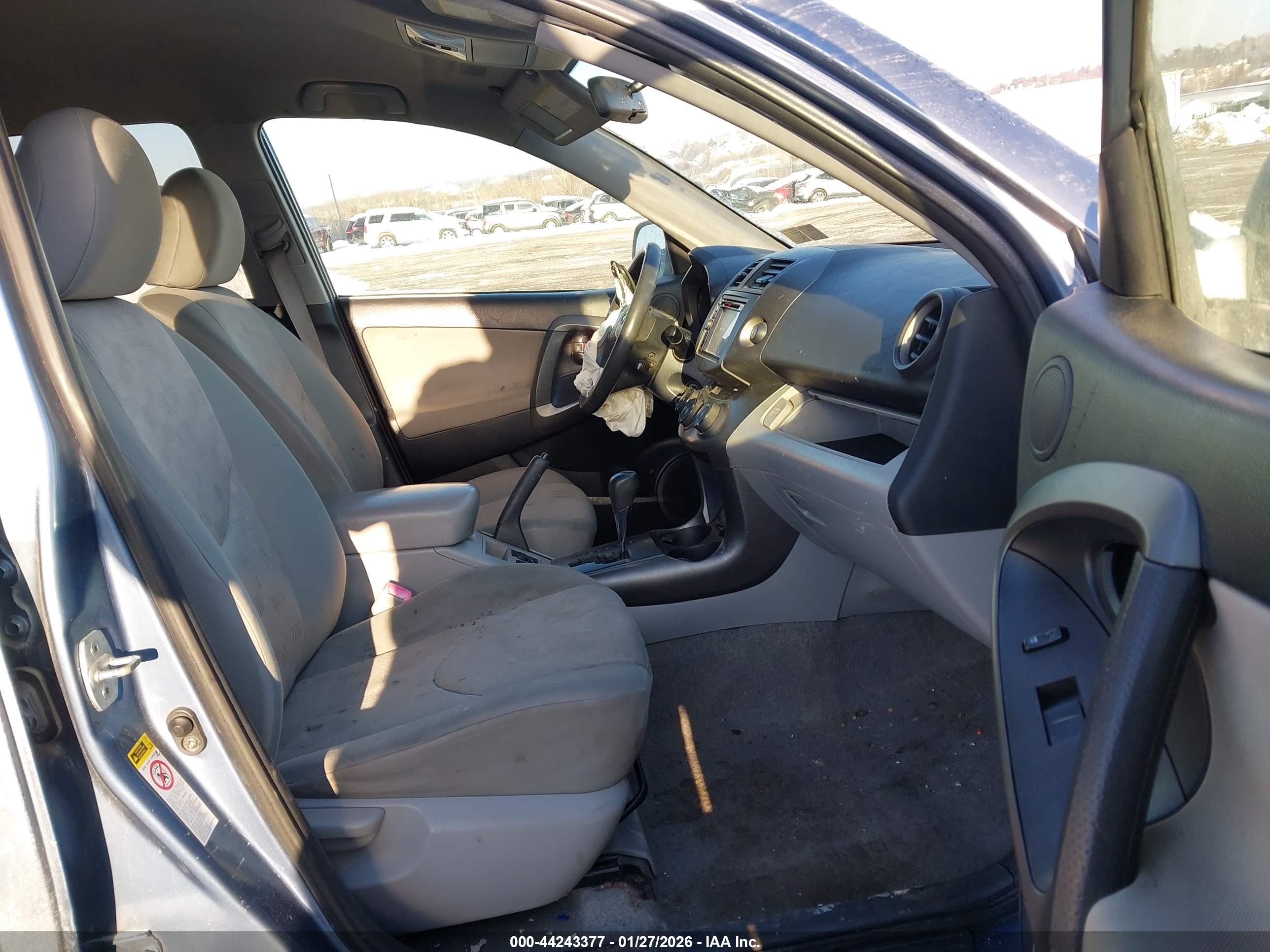 TOYOTA RAV4 image 5
