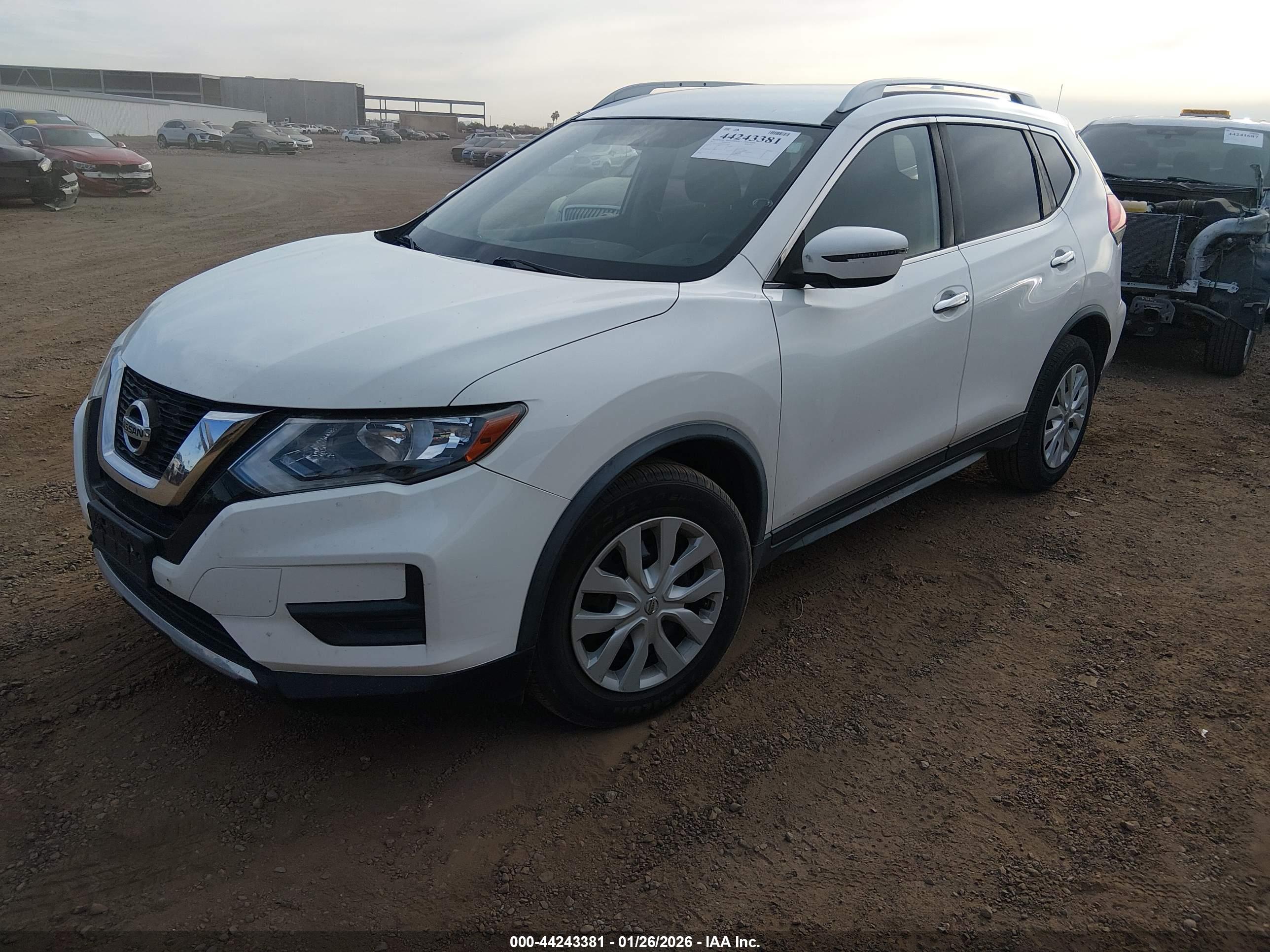 NISSAN ROGUE image 2