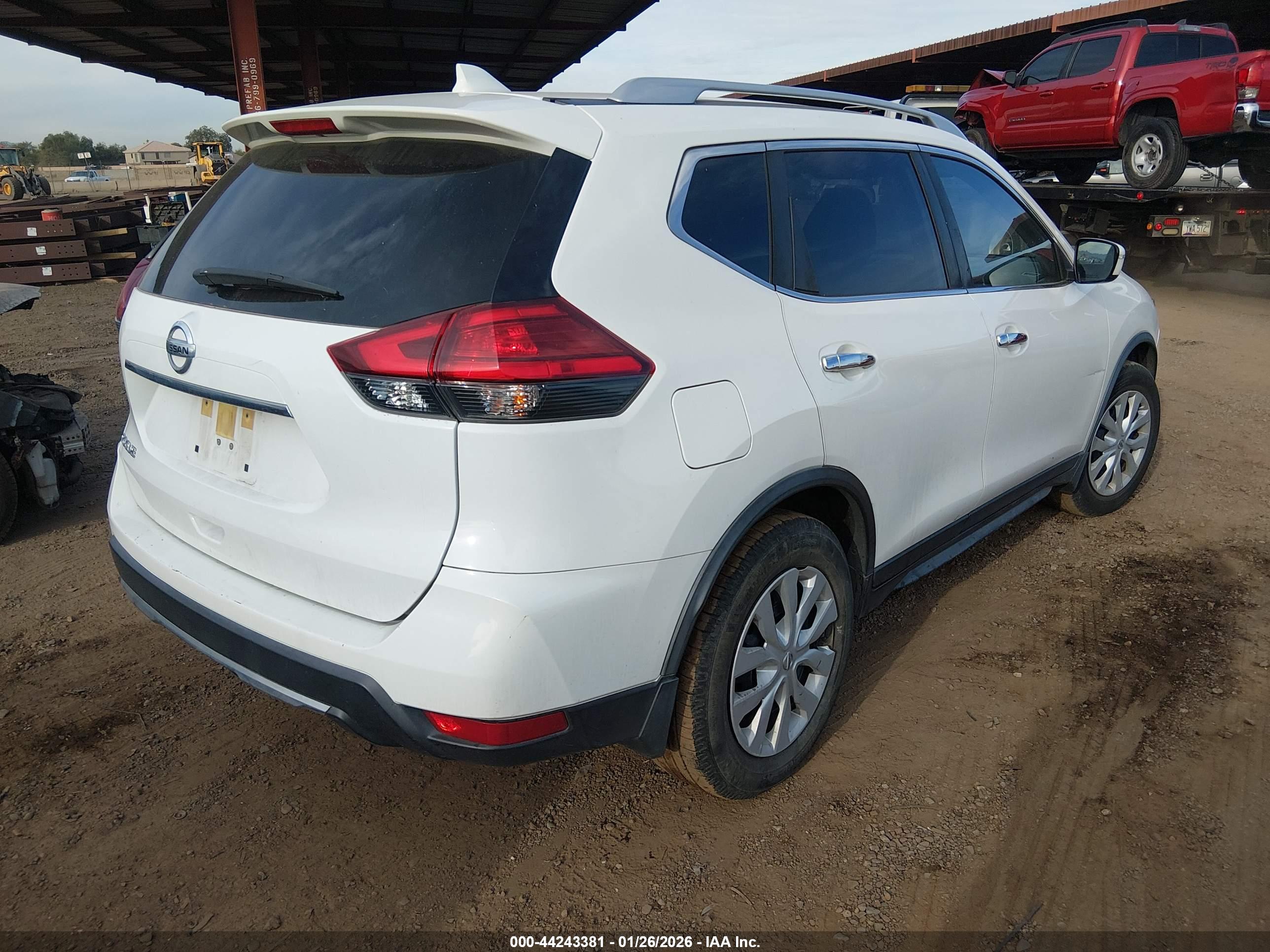 NISSAN ROGUE image 4