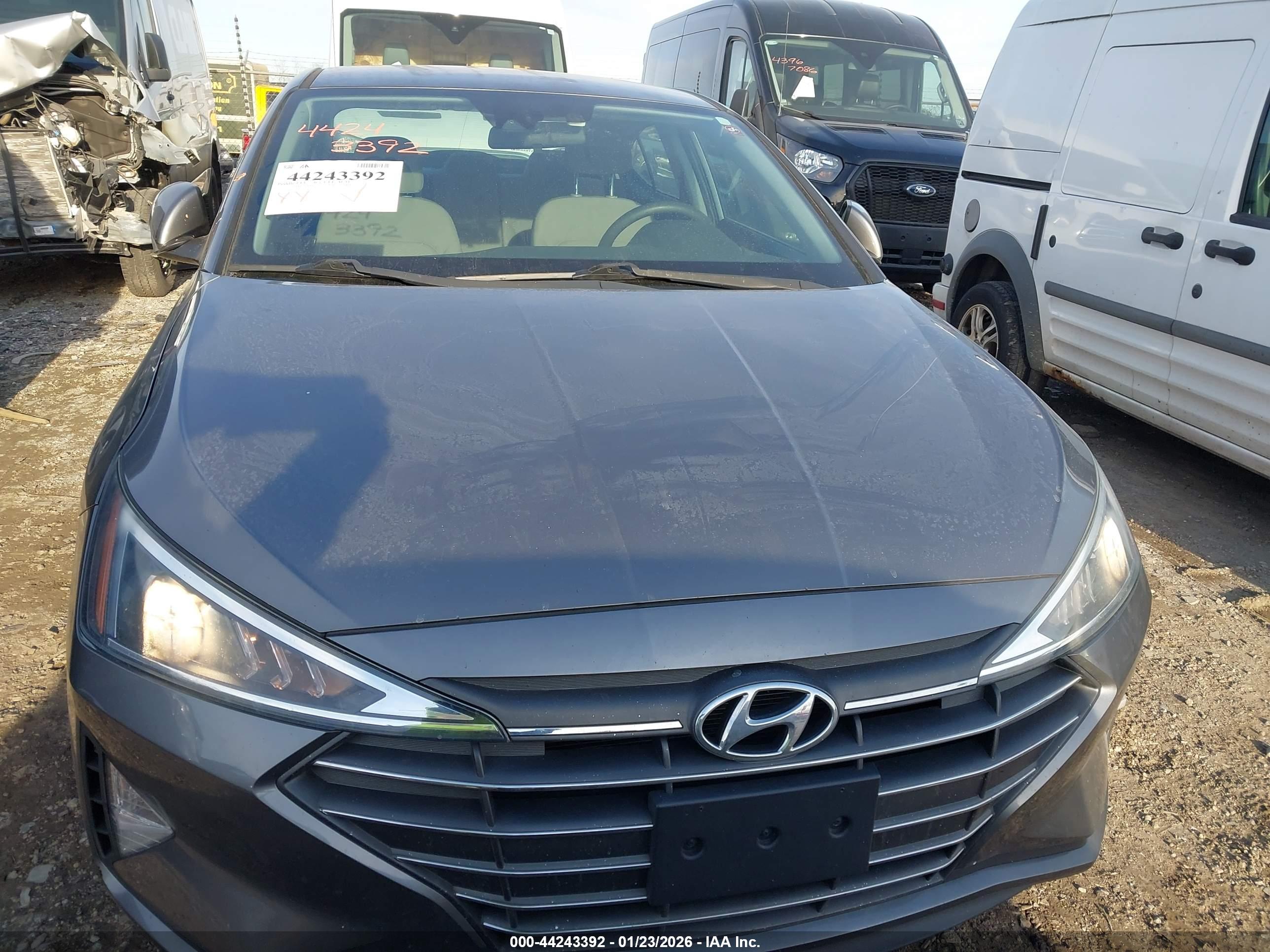HYUNDAI ELANTRA image 6