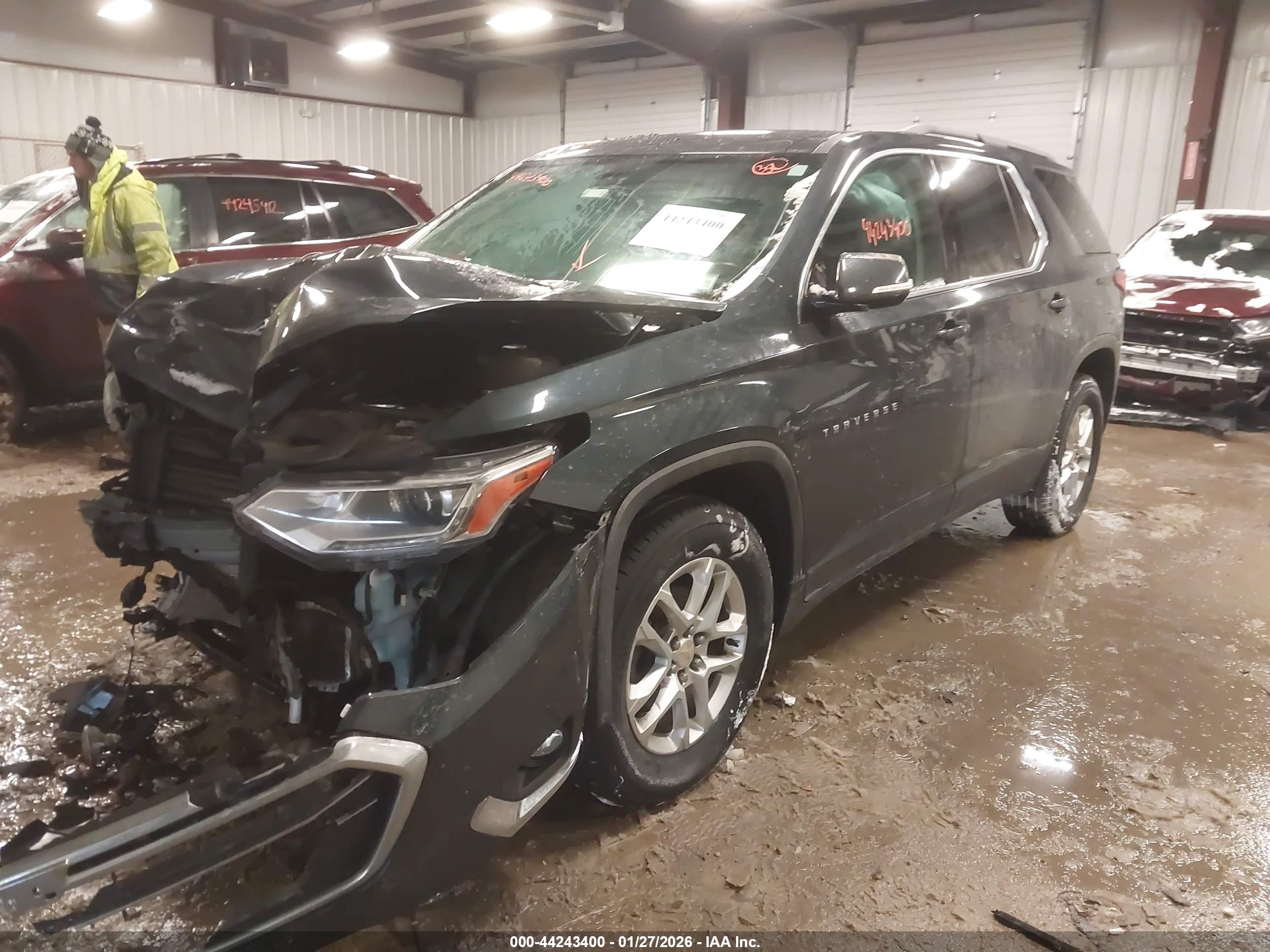 CHEVROLET TRAVERSE image 2