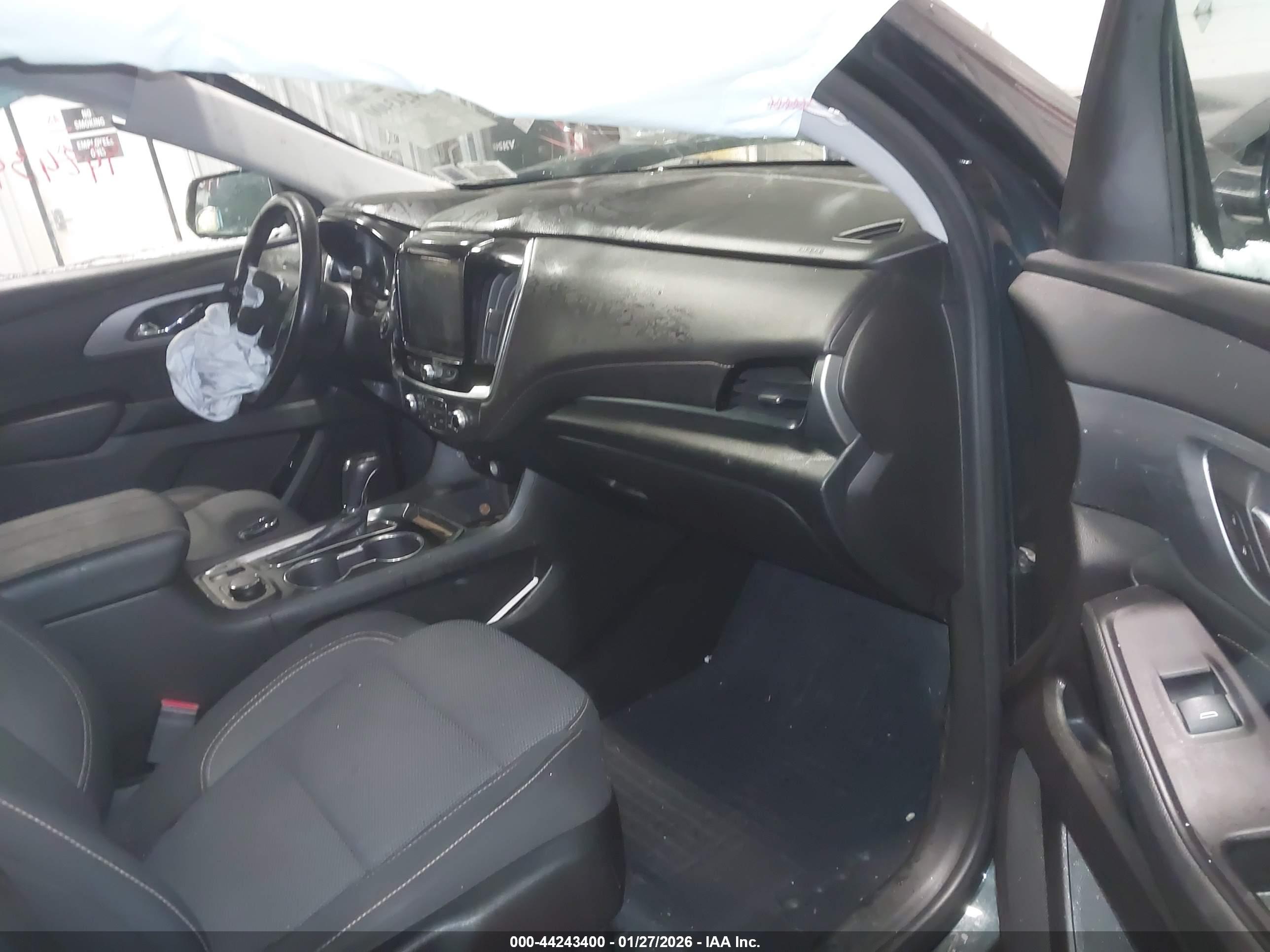 CHEVROLET TRAVERSE image 5
