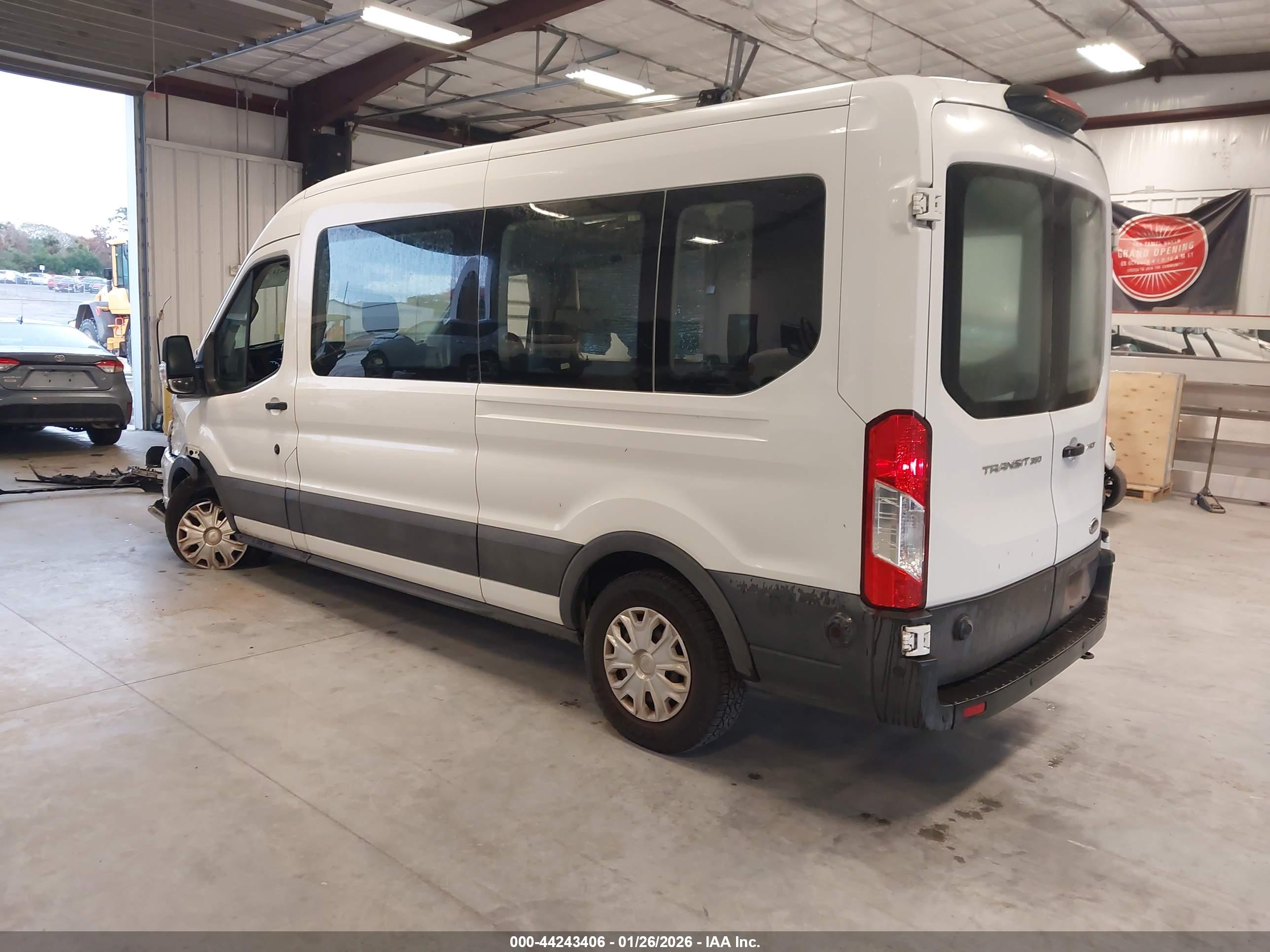 FORD TRANSIT-350 image 3