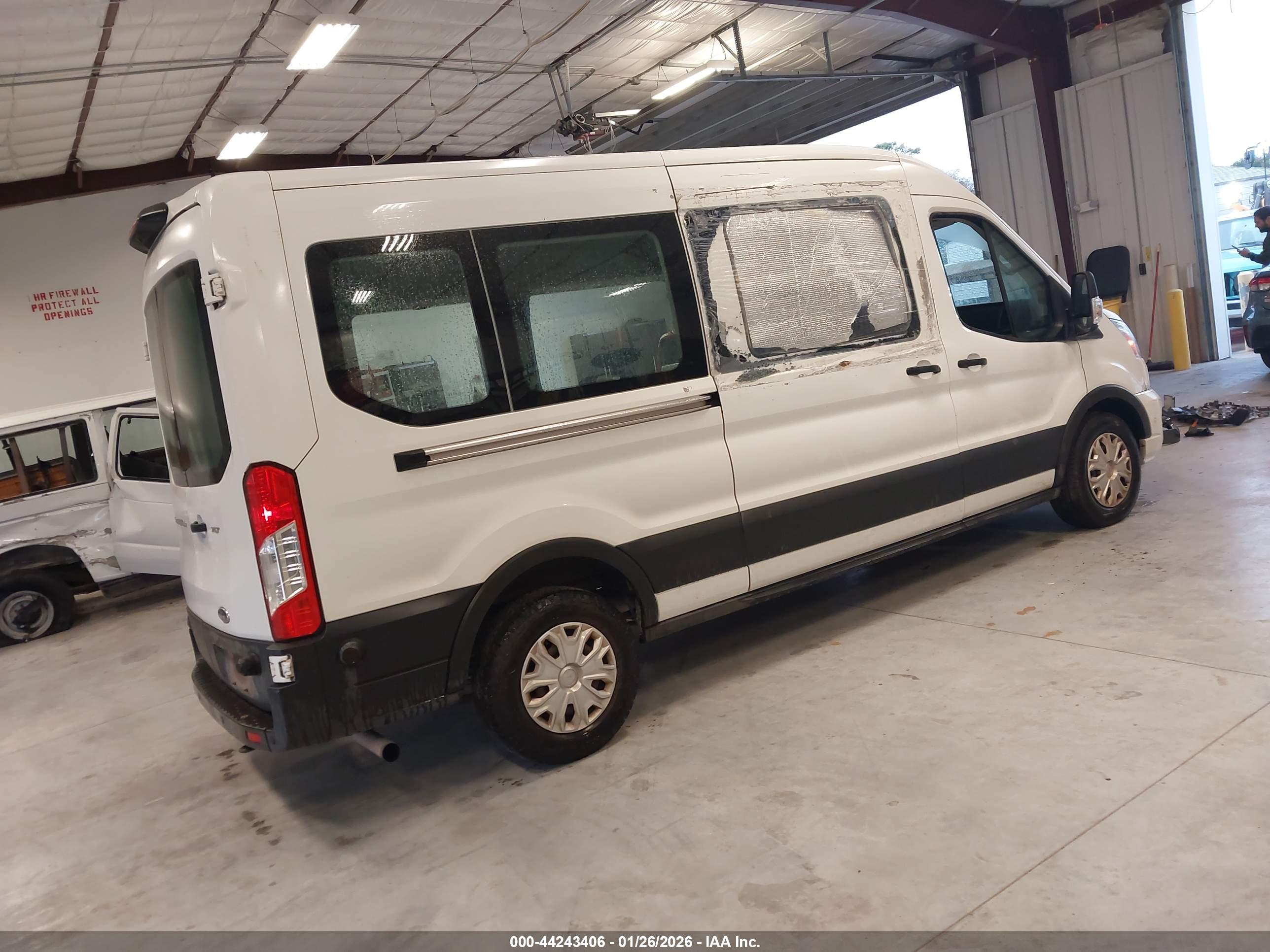 FORD TRANSIT-350 image 4