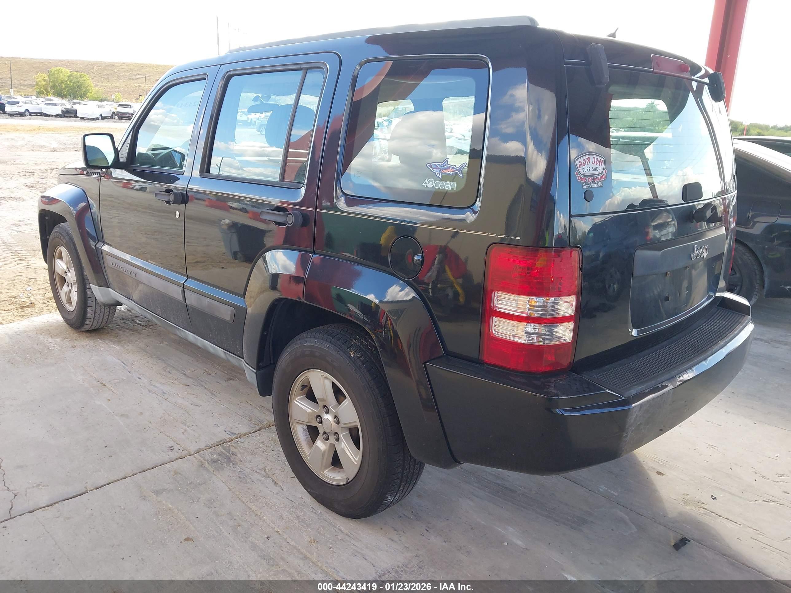 JEEP LIBERTY image 3