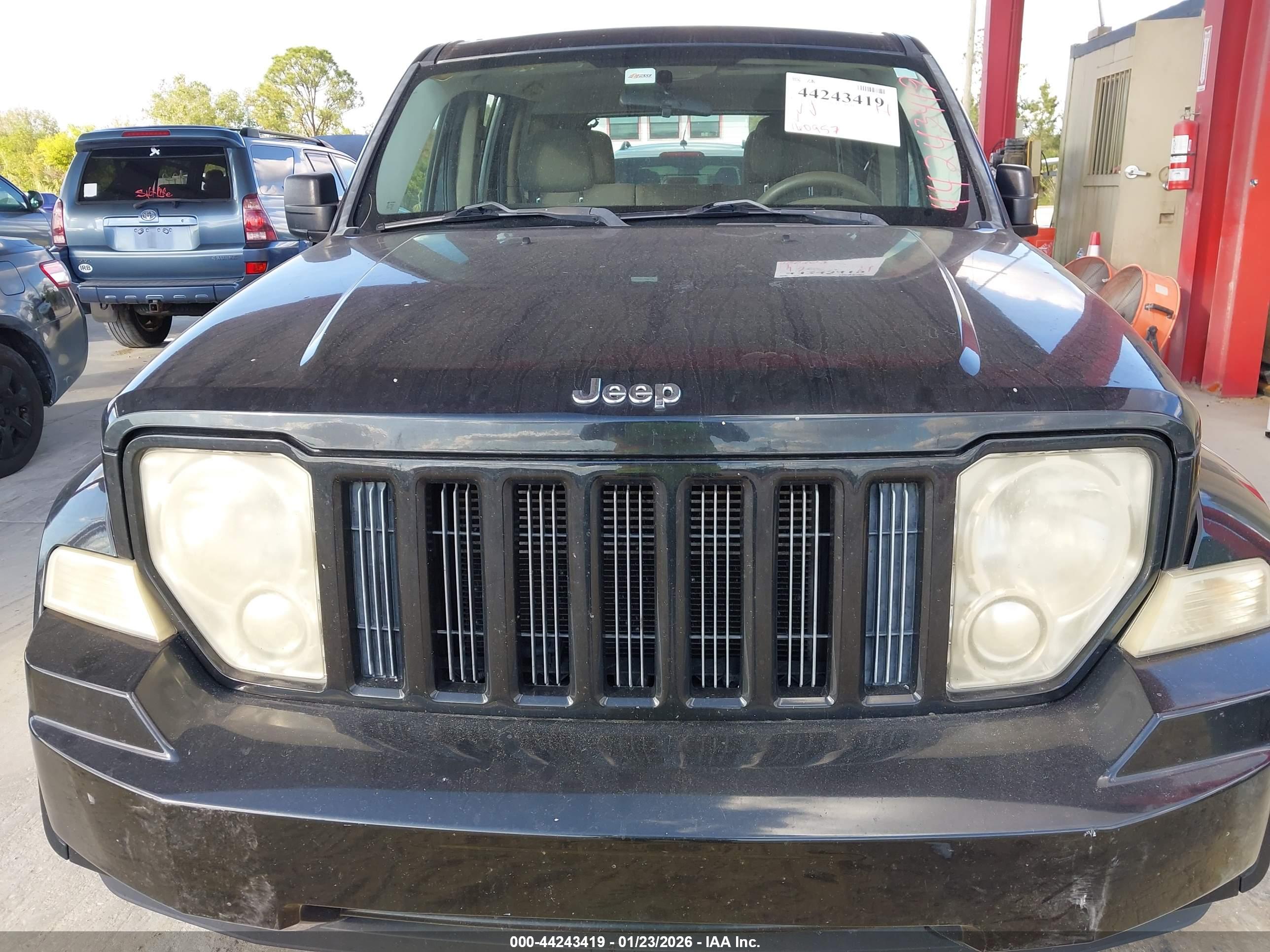 JEEP LIBERTY image 6