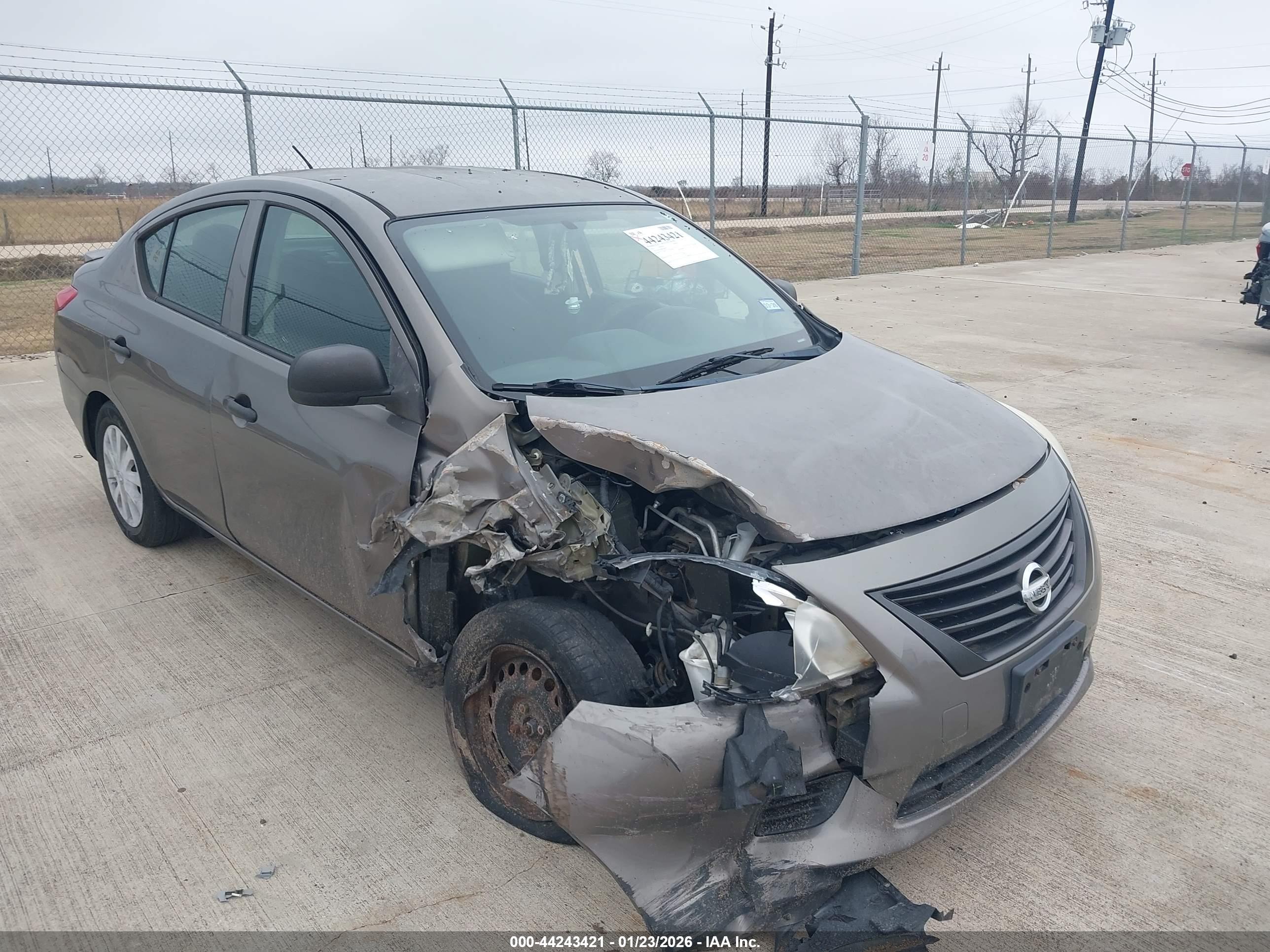 NISSAN VERSA image 6