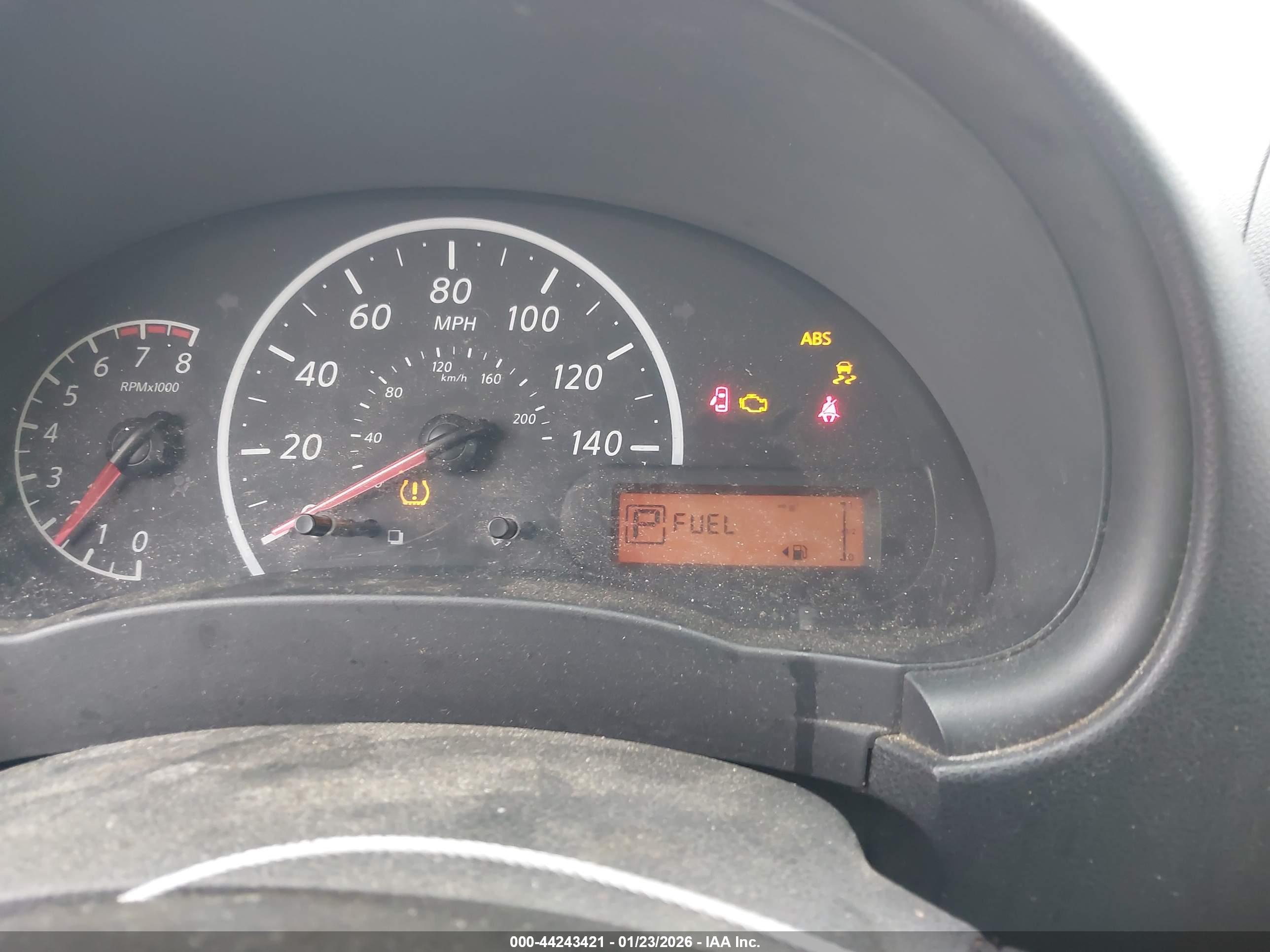 NISSAN VERSA image 7