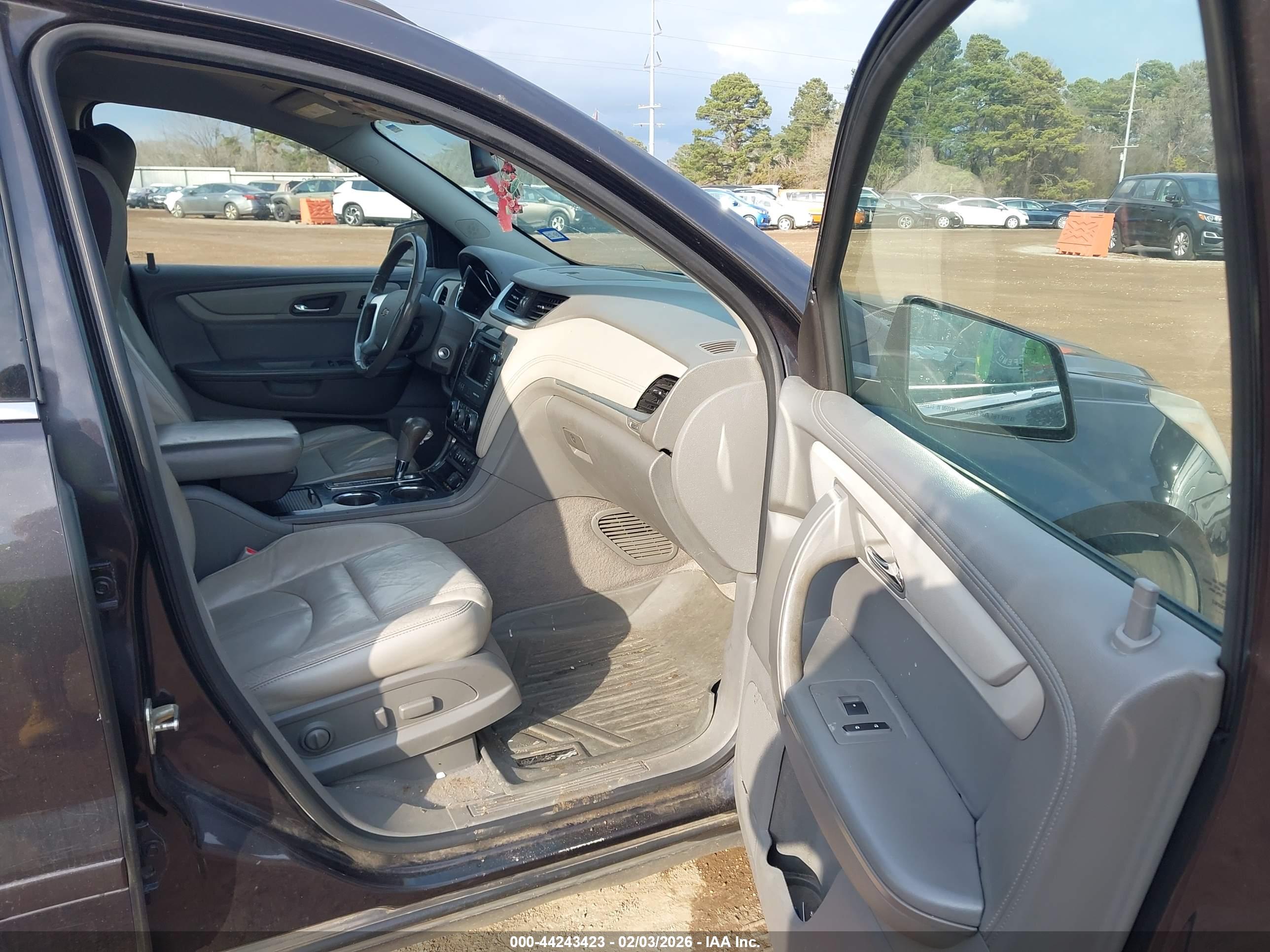 CHEVROLET TRAVERSE image 5